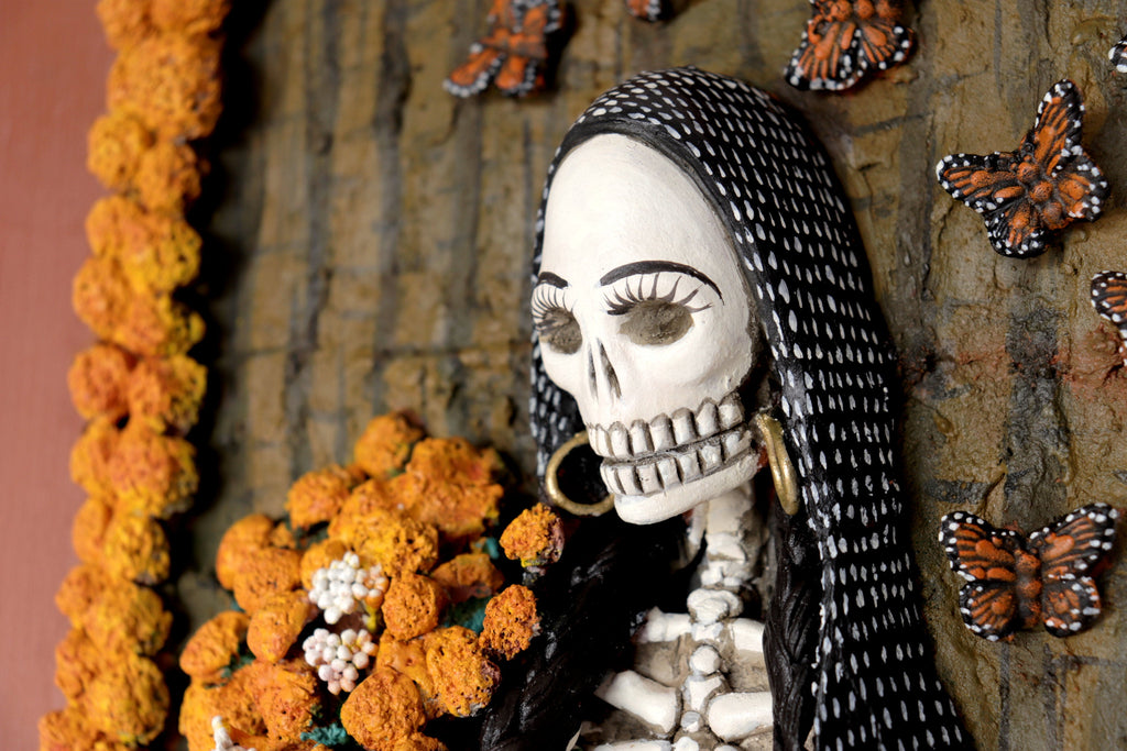 Paisaje of día of Dead, Catrina with marigold - 22.4 in. Miguel de la Cruz