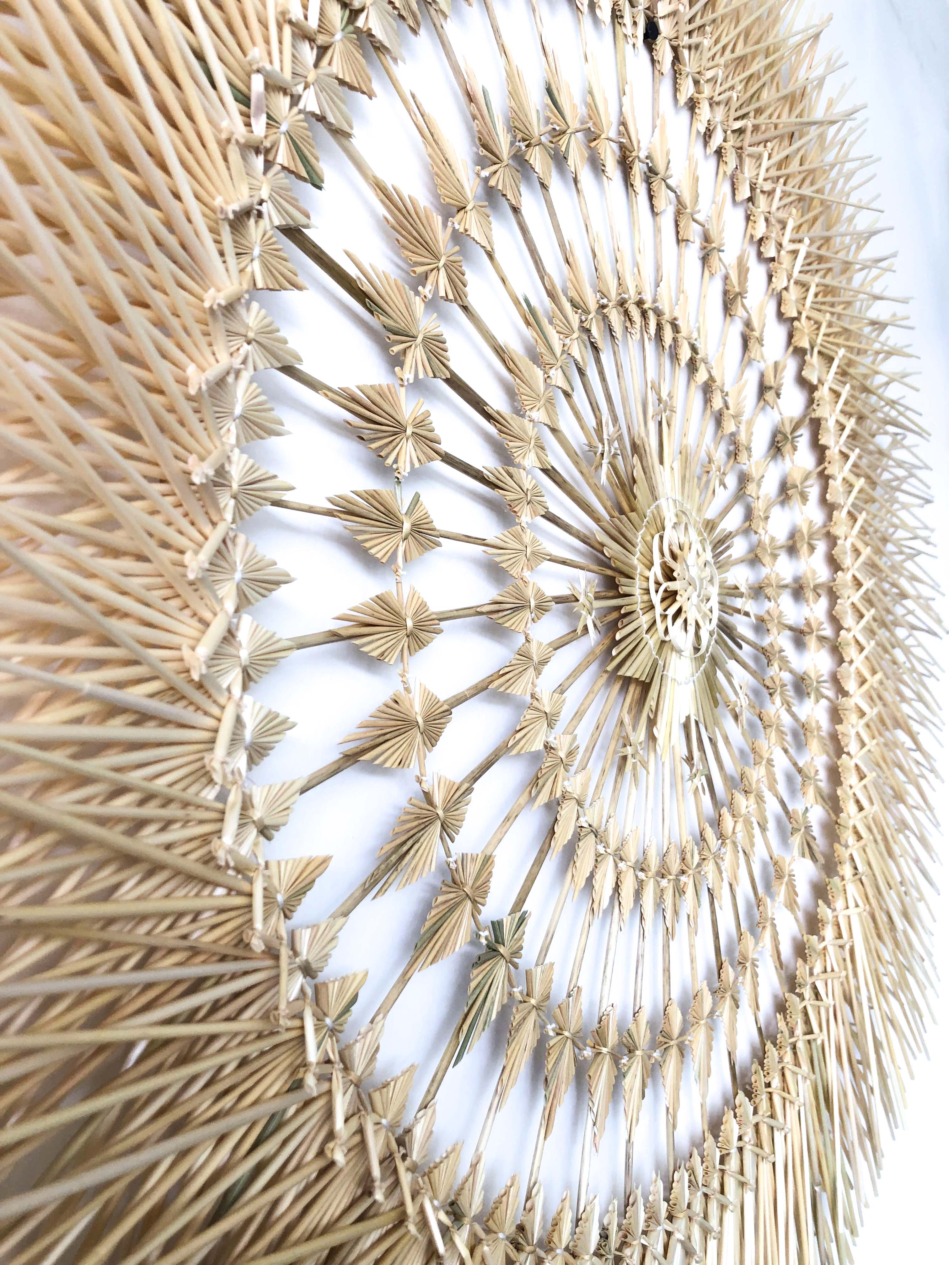 Wheat Straw Wall Circle - Estrellita - 28 in. Panikua