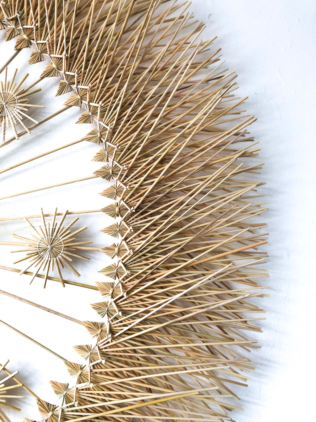 Wheat Straw Wall Circle - Estrellitas - 28 in. Panikua