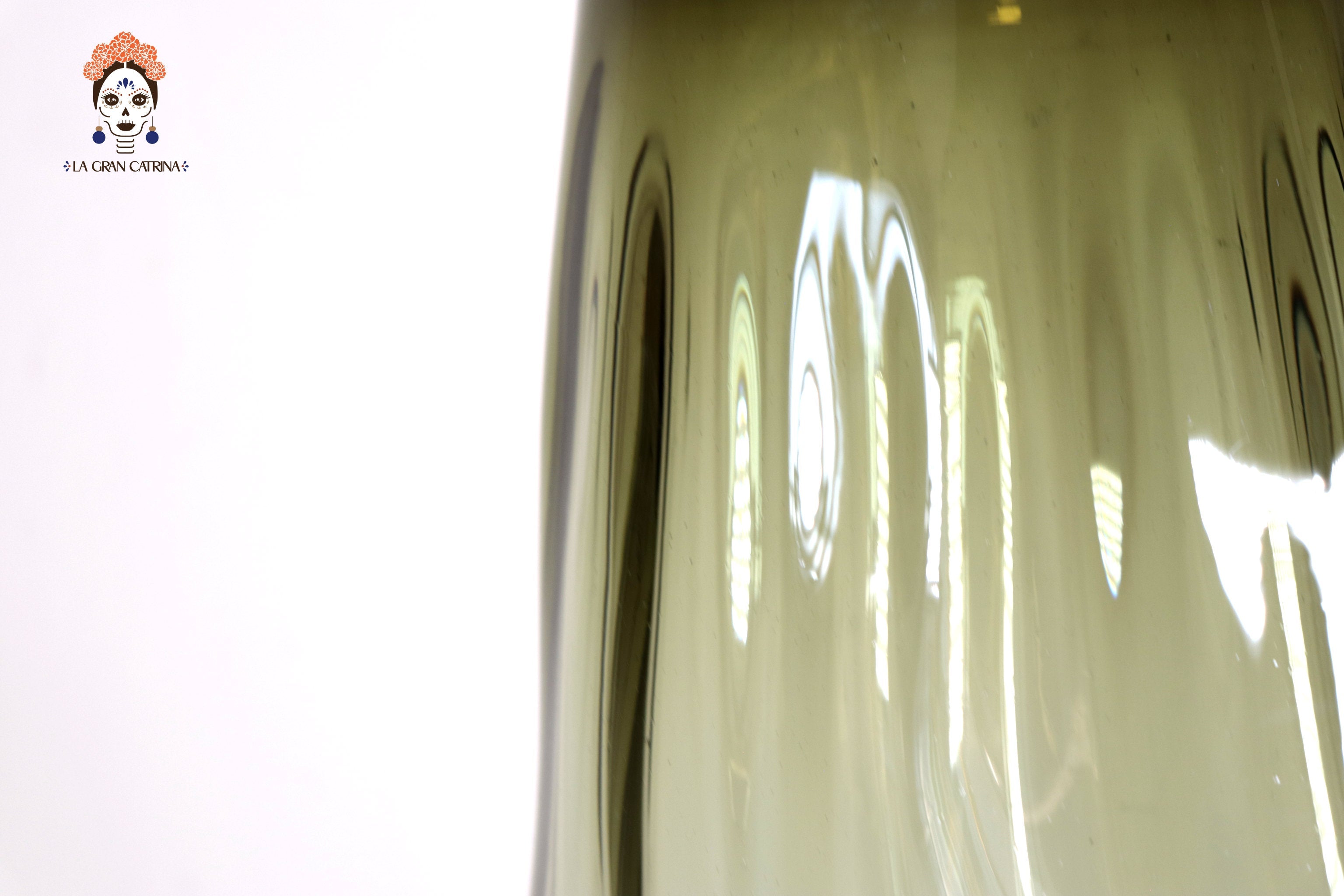 Flower Vase of Blown Glass Green Oliva 18.8 in. Vidrio Soplado