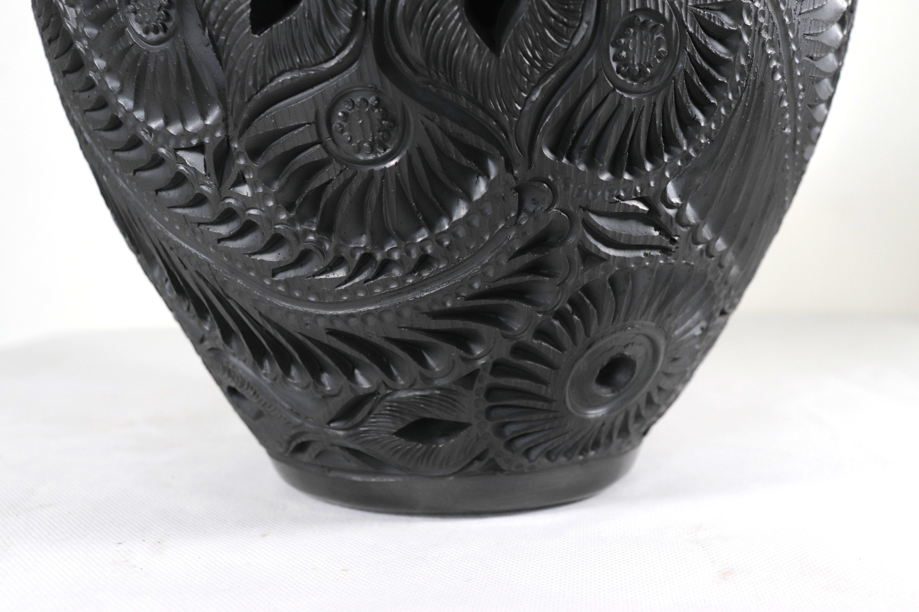 Vase "Arena" Handcrafted Black Clay 14.5 in. - in. Production Tere Oax