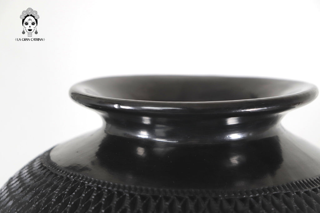 Vase "Tierra" Handcrafted Black Clay 16.9 in. Tere Oax