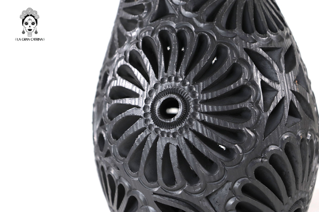 Vase "Río small" Handcrafted Black Clay 14.1 in. Tere Oax