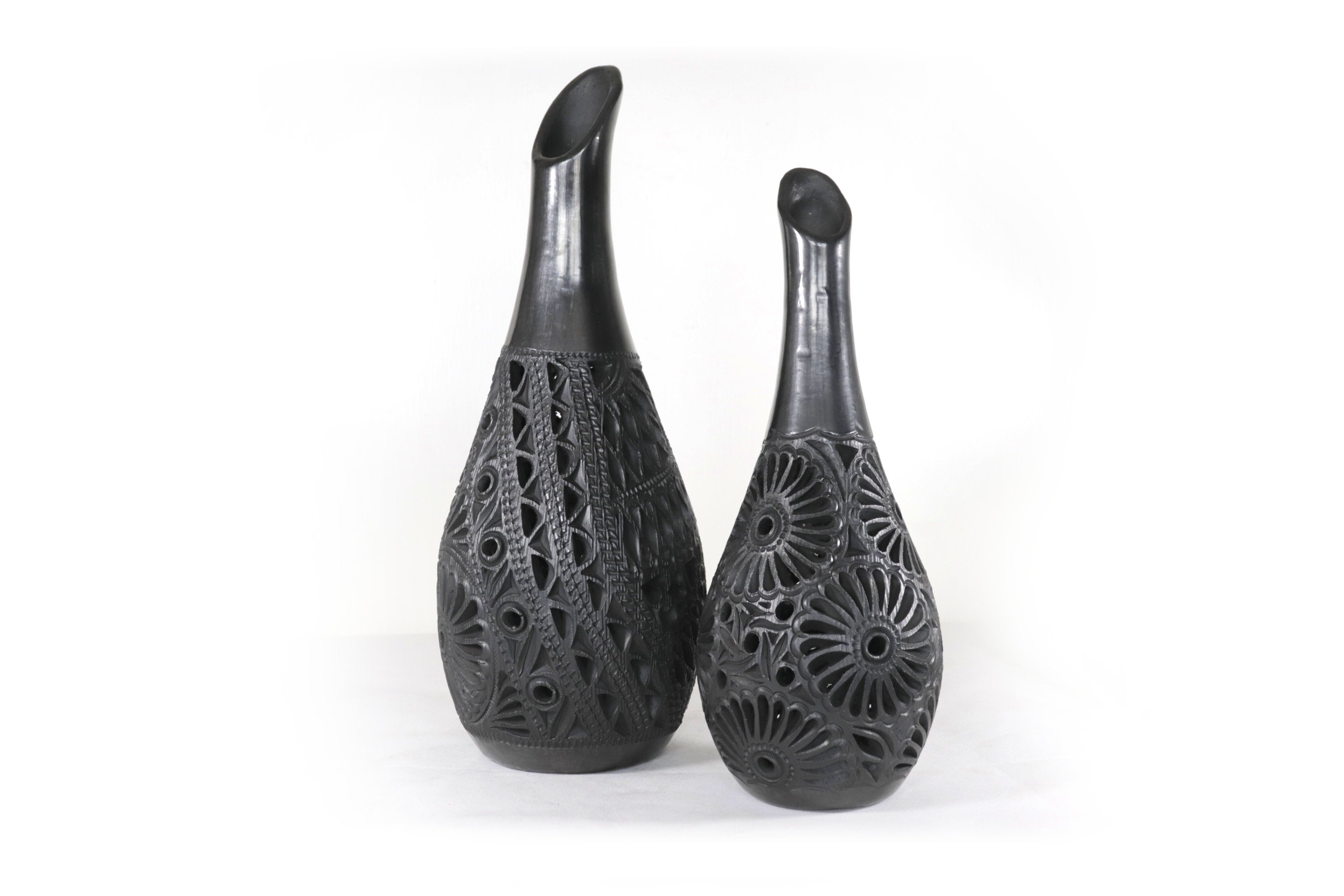 Collection Vases Río (Small and Large) Handcrafted Black Clay 16.9 in. - 14.1 in. - in. Production Tere Oax