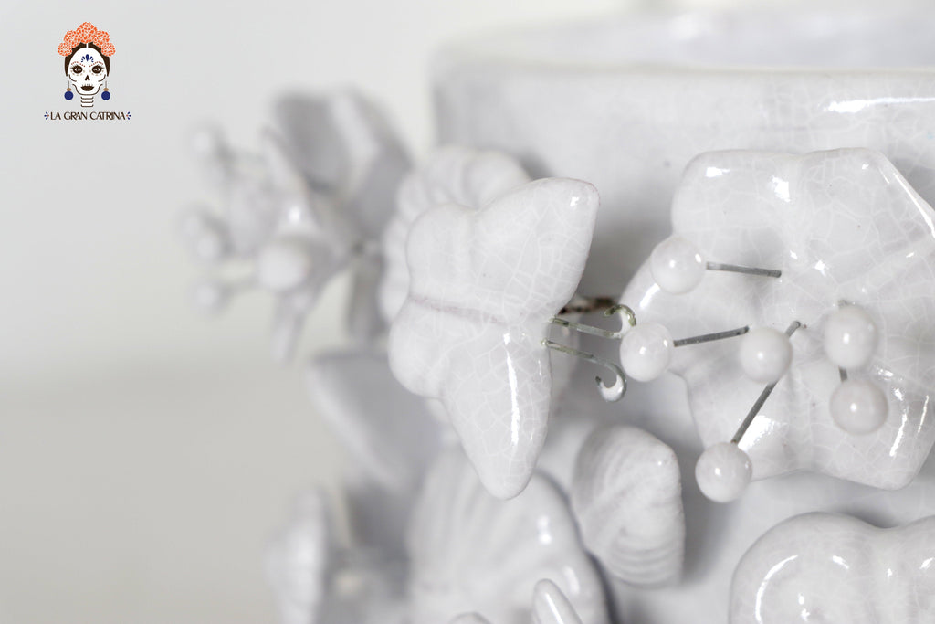 Planter with Flowers and butterflies white - Glazed Clay - 7.6 in. Tereri