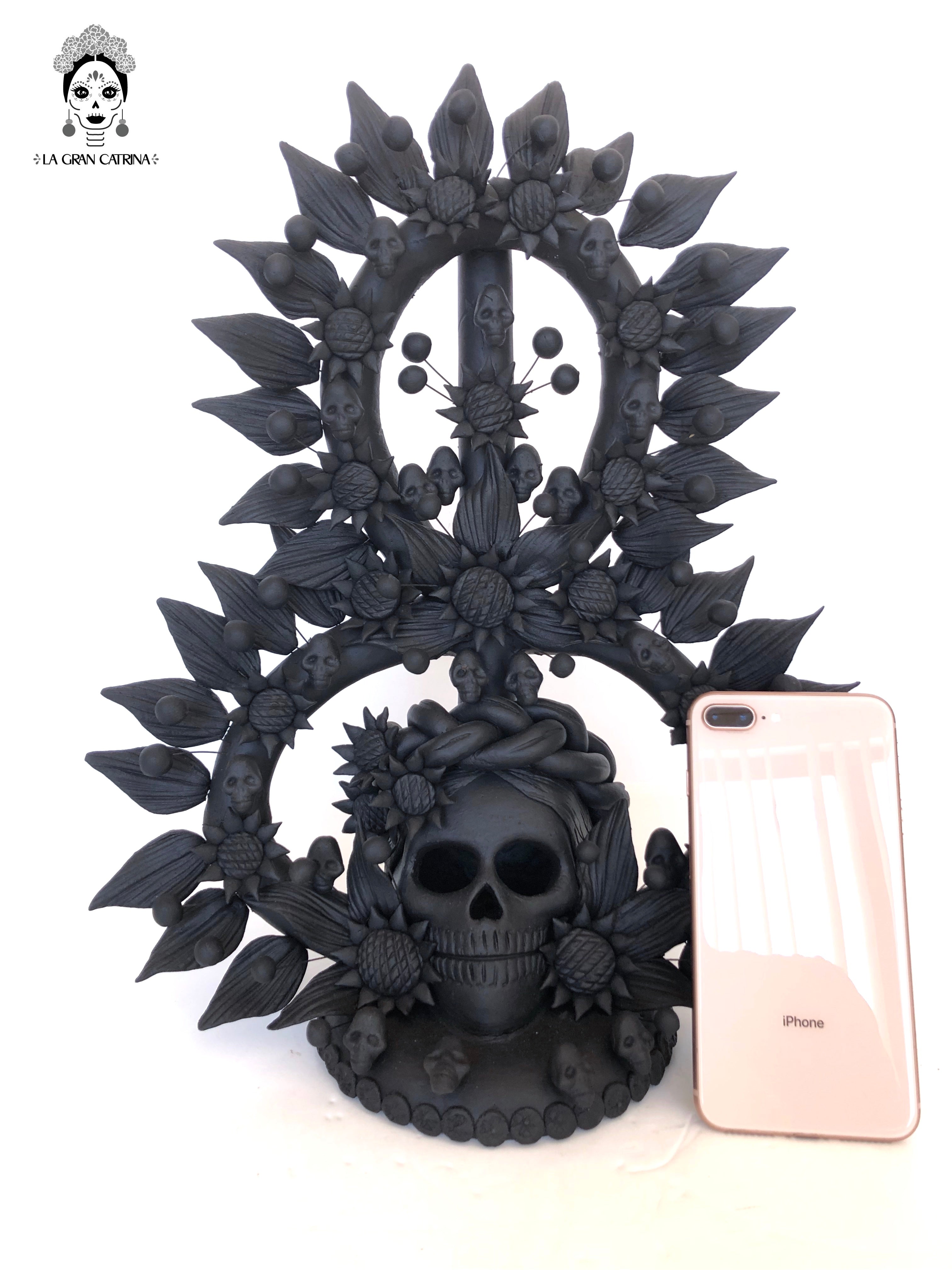 Offering of Skull - black 16.1 in. Pery