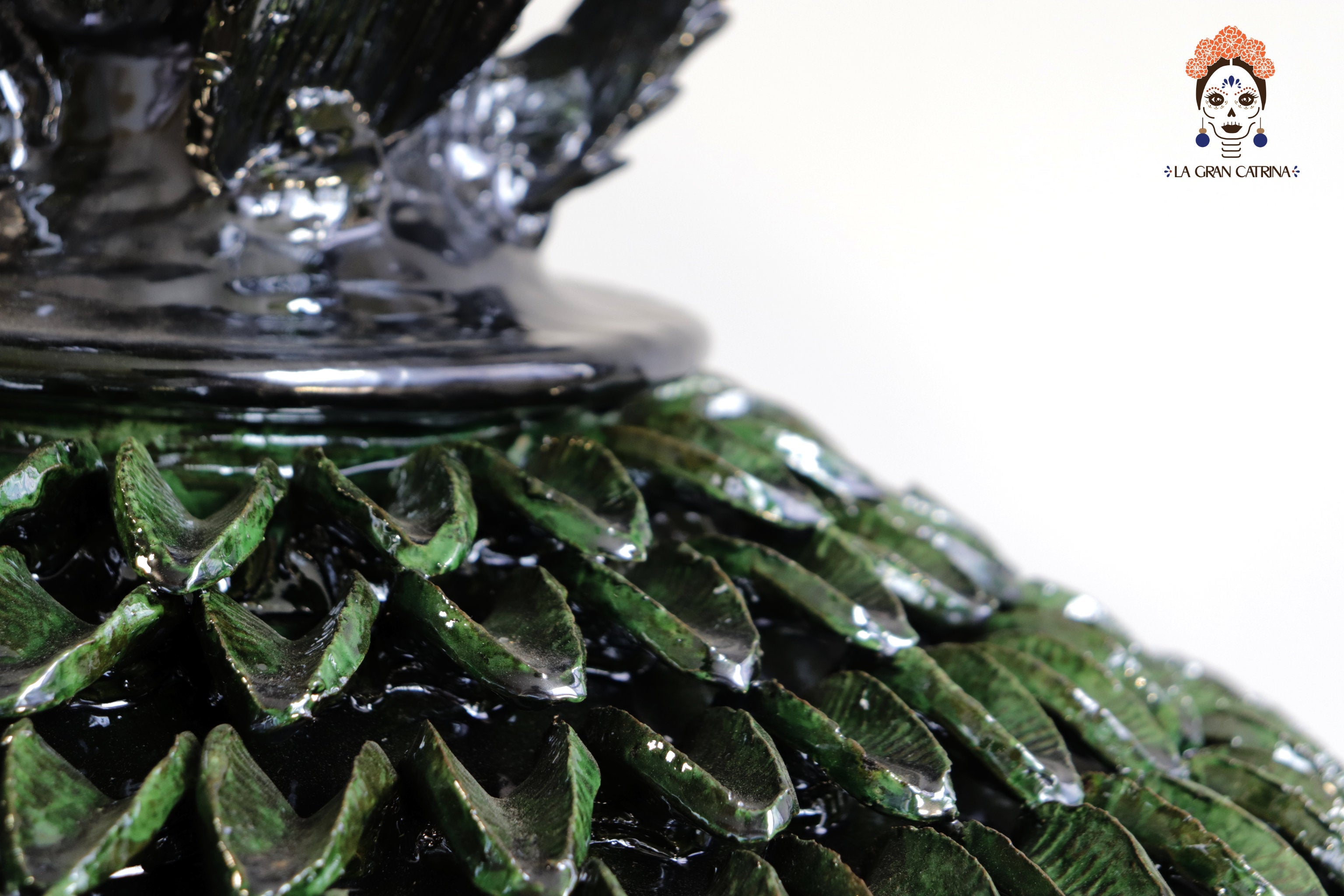 Michoacán Clay Pineapple - 28.3 in. - Green Wide Leaves Juan Gtz