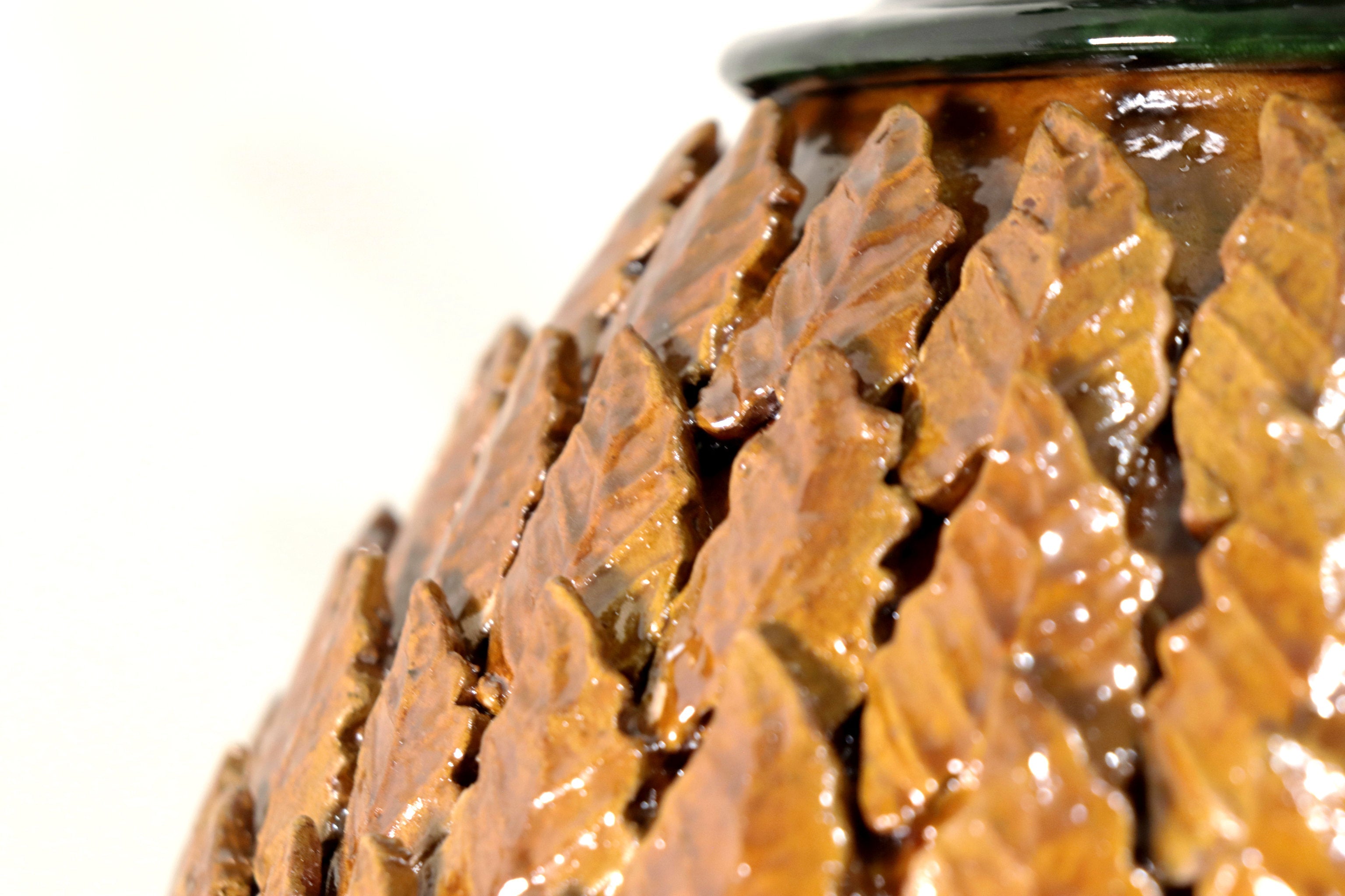 Pineapple with Leaves Traditional Style - 26 in. - Made to Order Juan Gtz