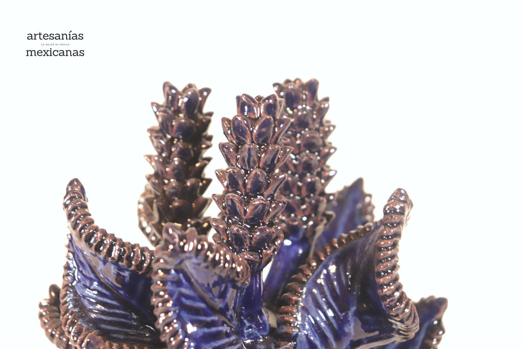 Blue Pineapple with Spikes with Leaves Curved - 15 in. Juan Gtz