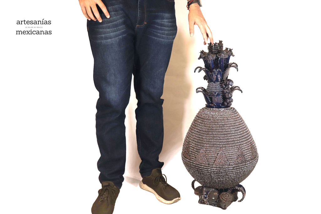 Blue Pineapple of Concurso with Base - 29 in. Juan Gtz