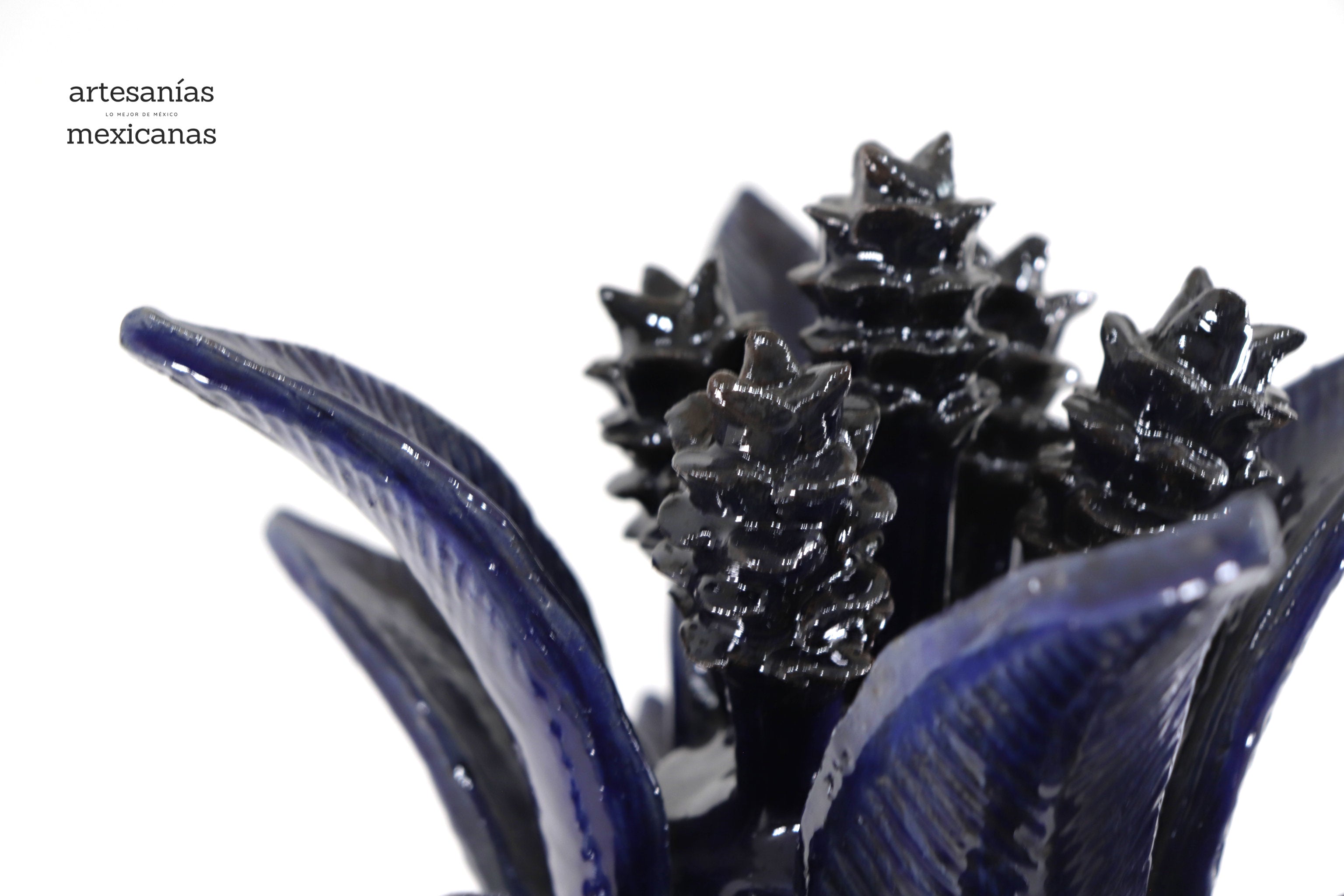 Blue Pineapple with Spikes - 36 in. Juan Gtz