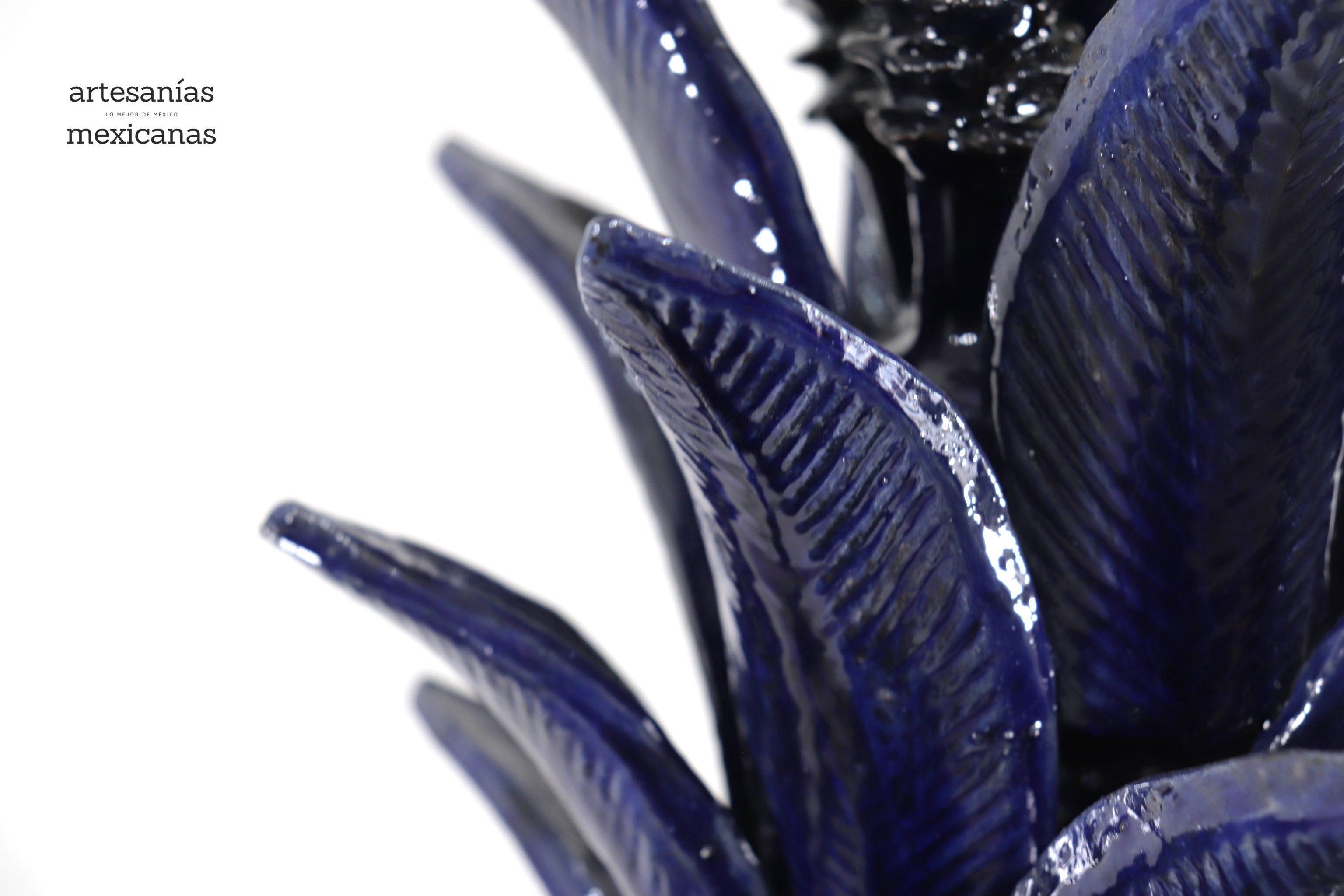 Blue Pineapple with Spikes - 36 in. Juan Gtz