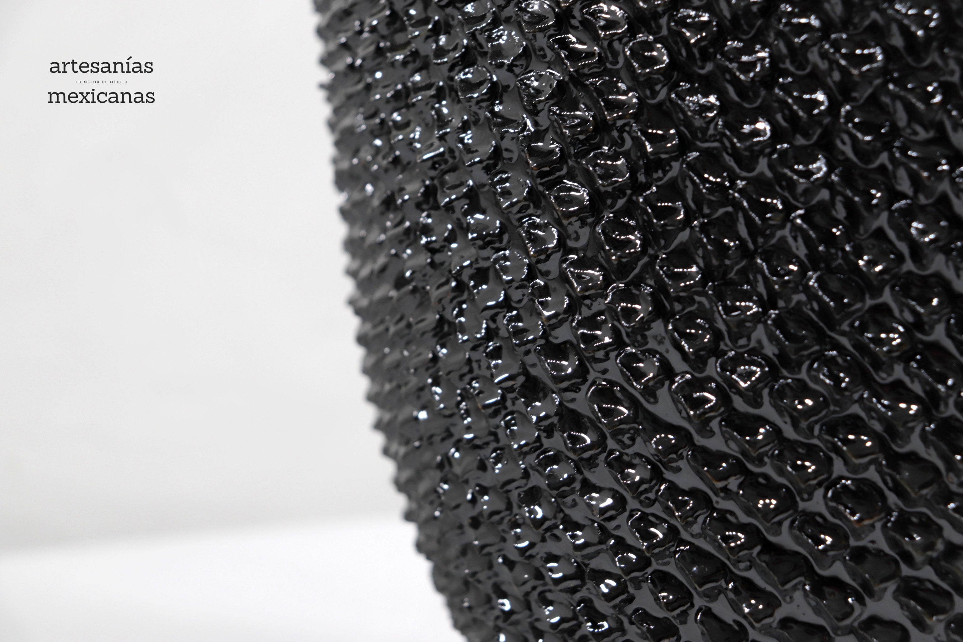 Pineapple black with Spikes - 36 in. Juan Gtz