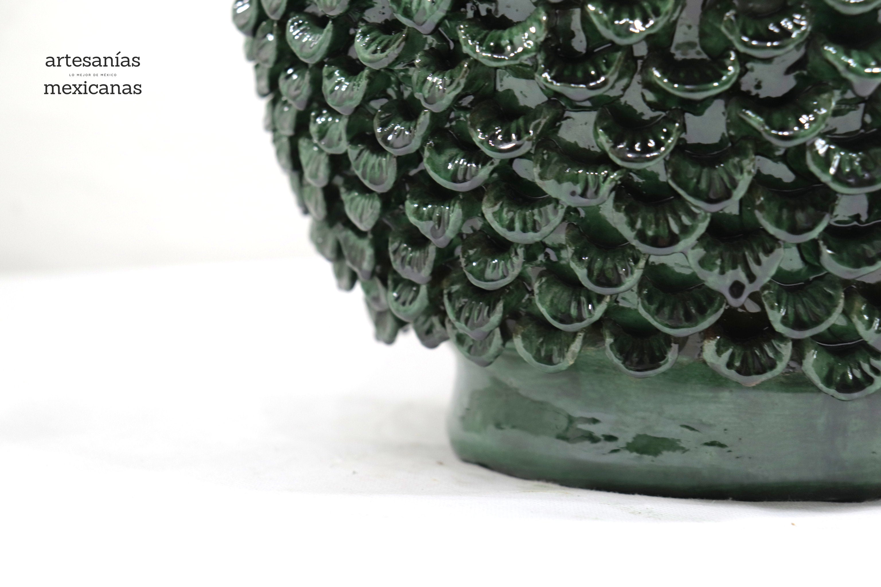 Green Pineapple with Petals - 36 in. Juan Gtz