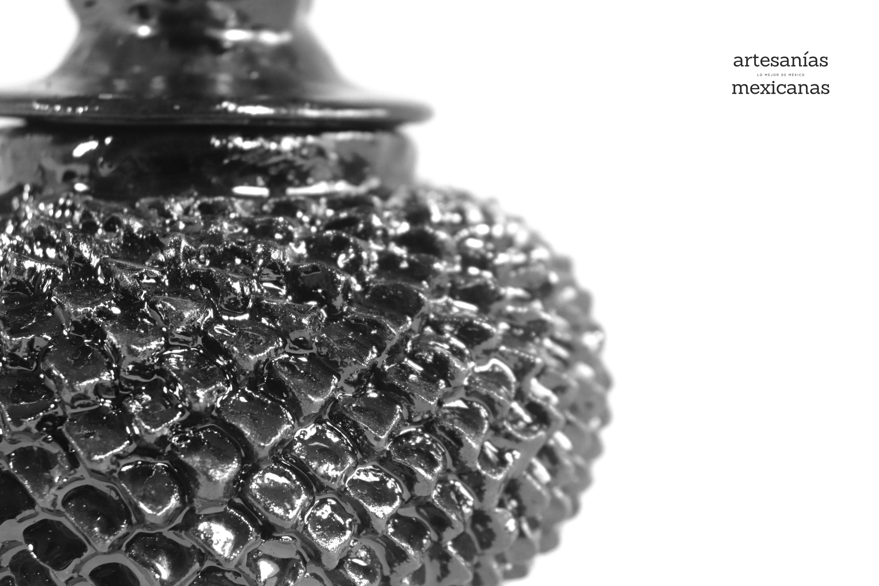 Small Pineapple Black with Spikes - 8.5 in. Juan Gtz