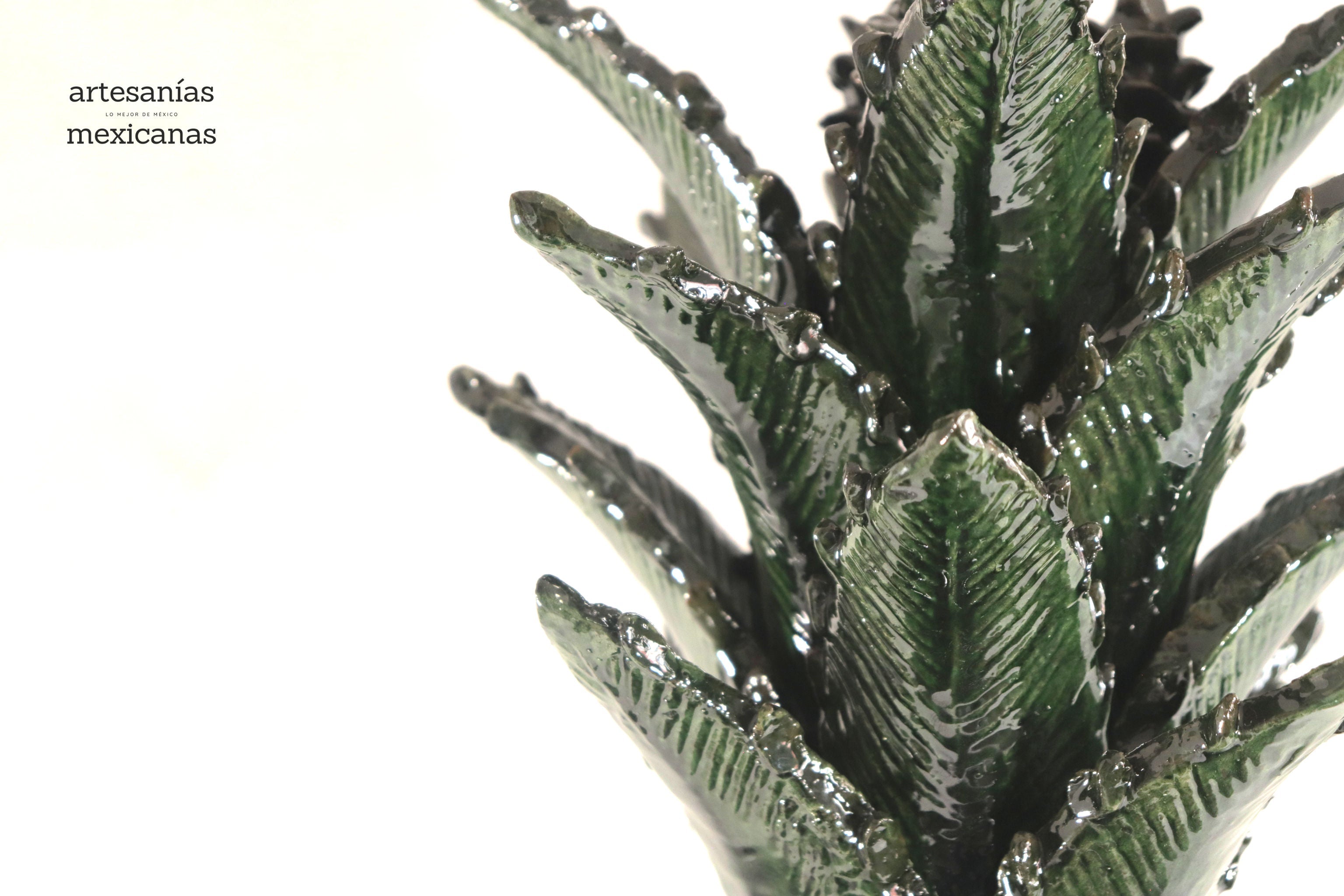 Pineapple with Spikes Greens - 26 in. Juan Gtz
