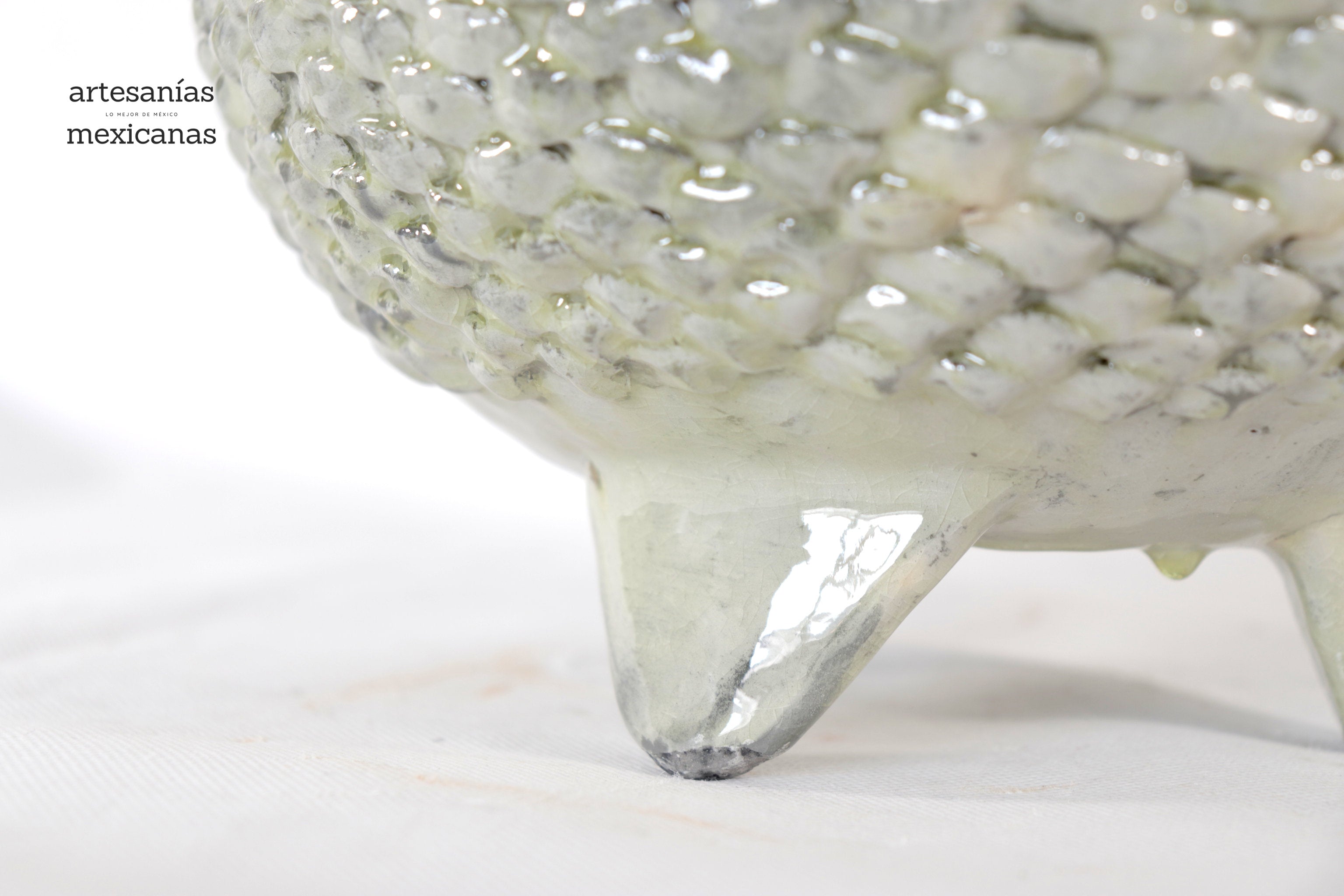 Beige Pineapple of tejido with Wavy Lid - 20 in. - Made to Order Juan Gtz