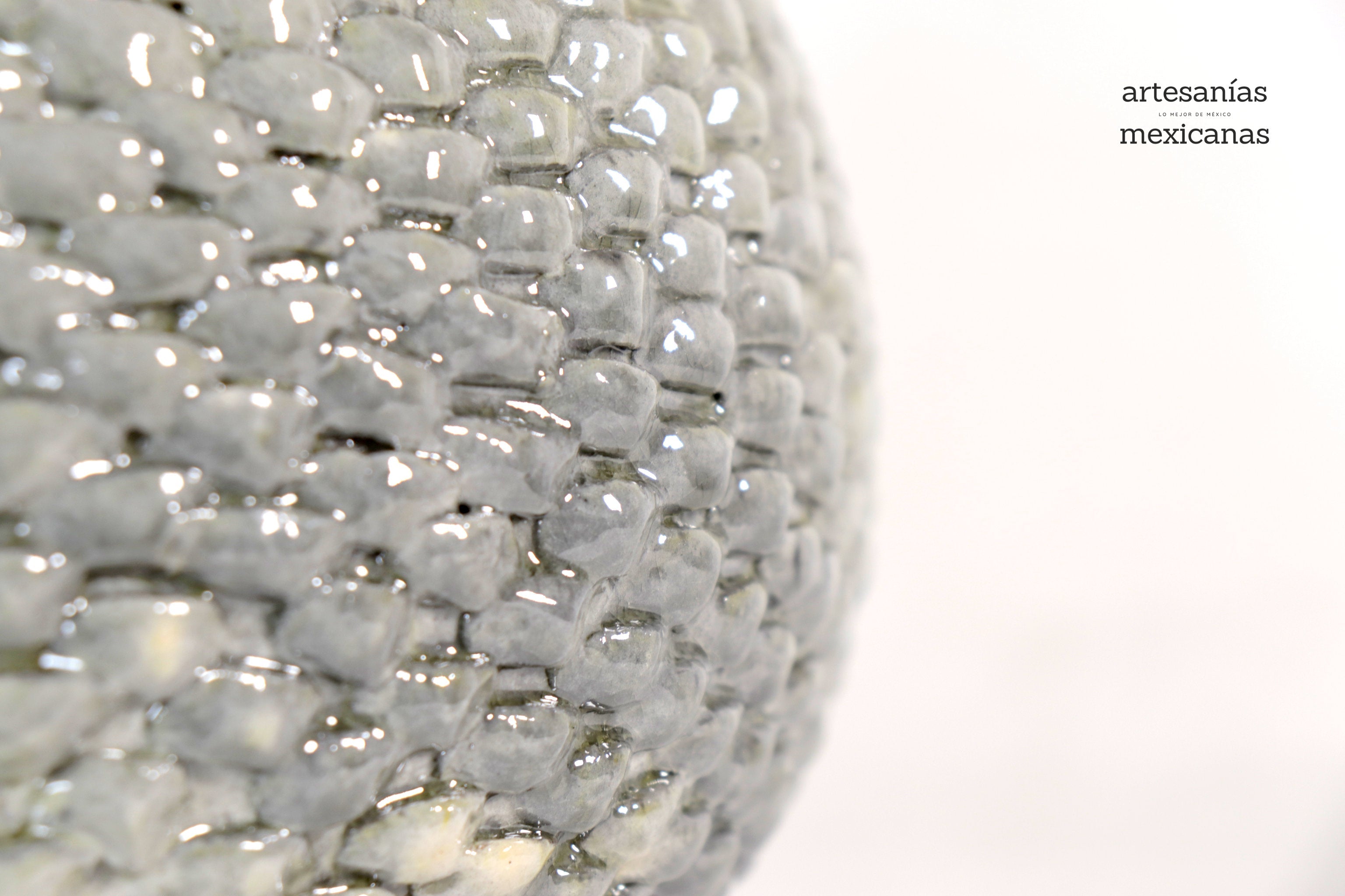 Beige Pineapple of tejido with Wavy Lid - 20 in. - Made to Order Juan Gtz