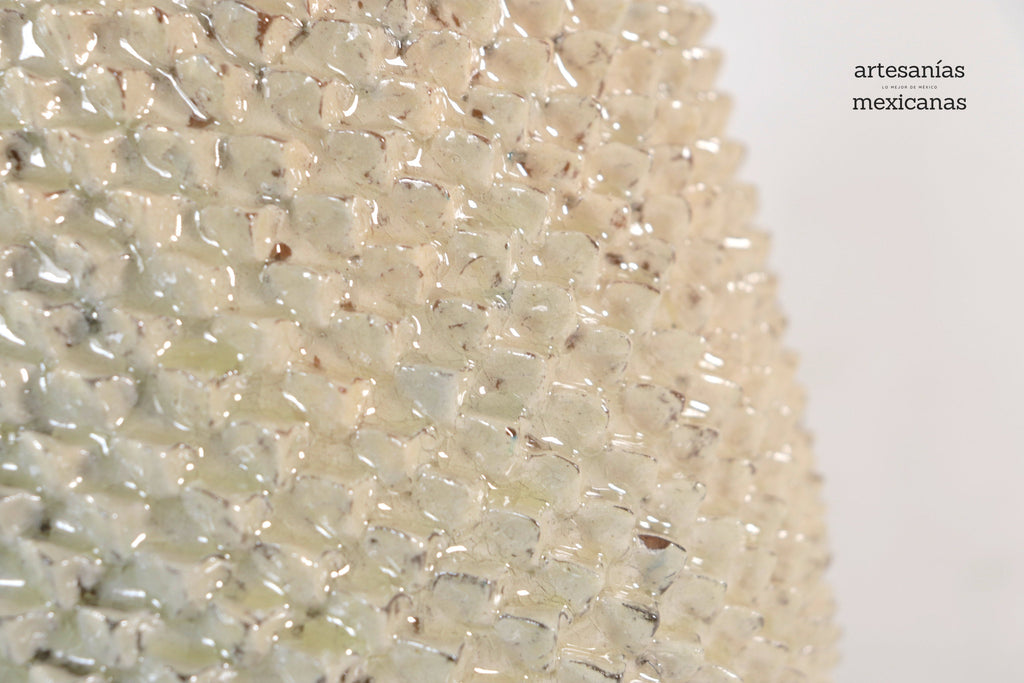 Beige Pineapple with Spikes with Wavy Lid - 20 in. - Made to Order Juan Gtz