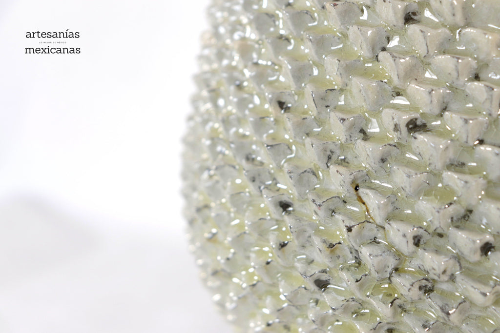 Beige Pineapple with Spikes with Wavy Lid - 20 in. - Made to Order Juan Gtz