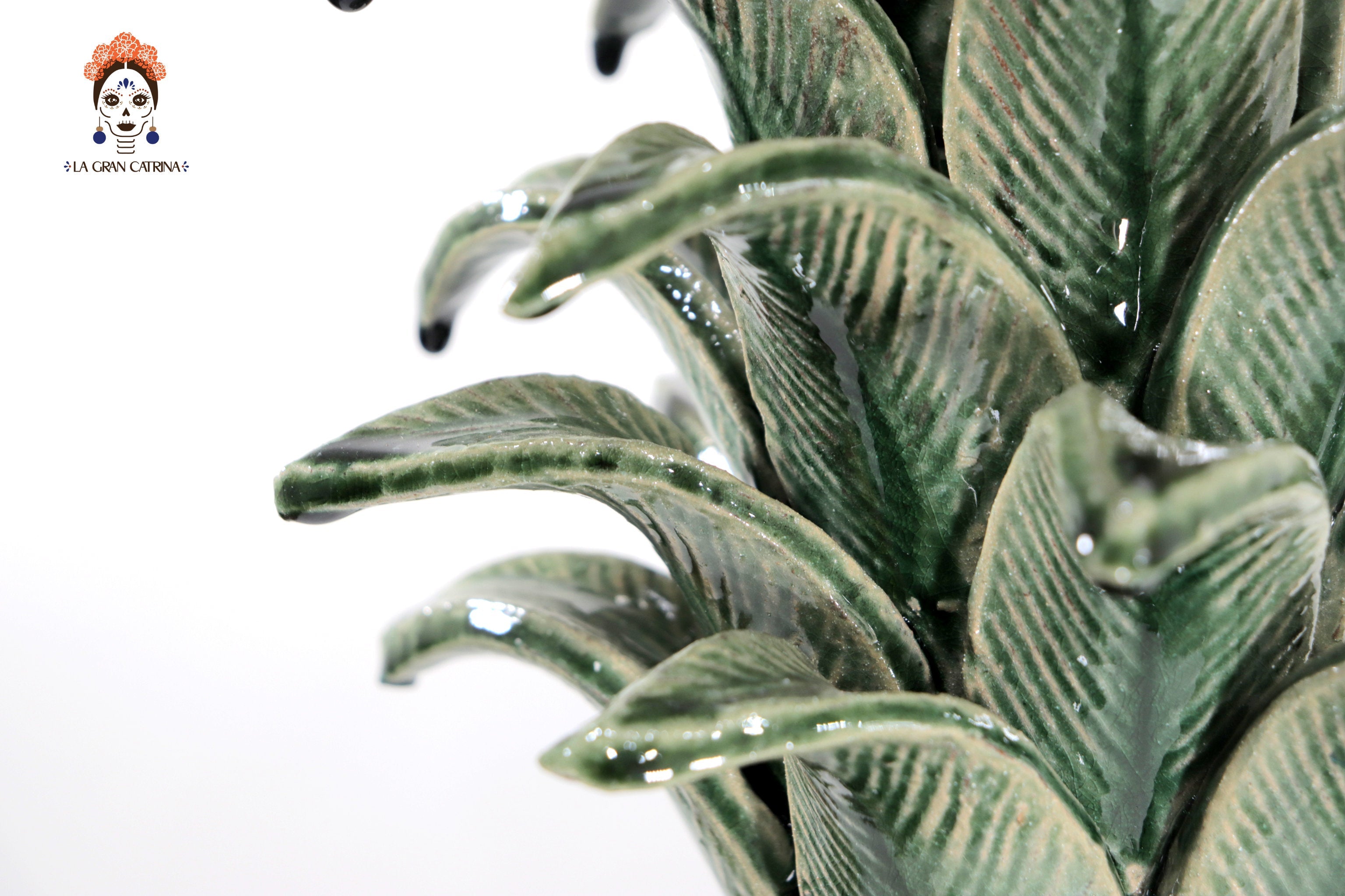 Green Pineapple with Leaves of curved lid - 20 in. Juan Gtz
