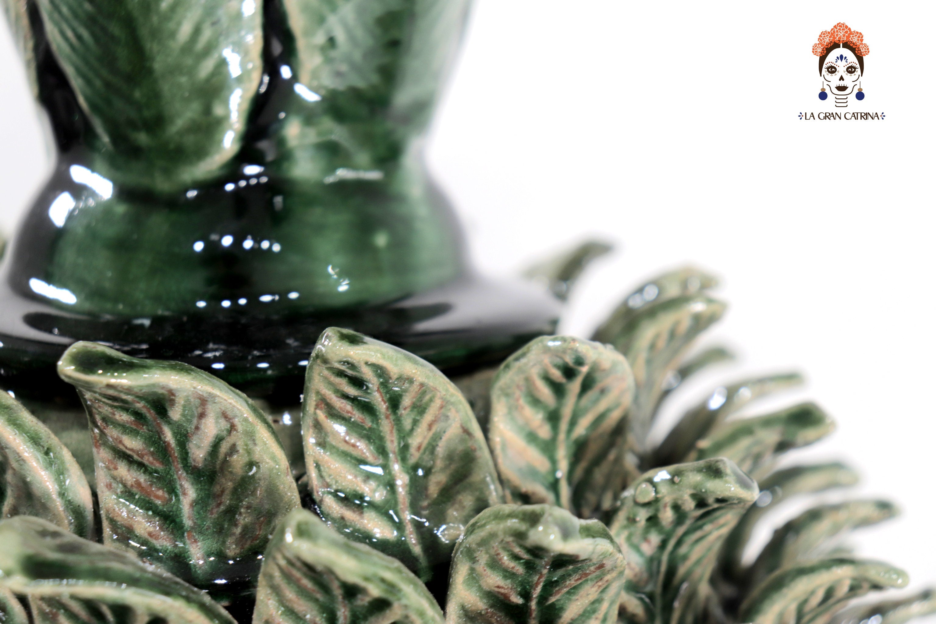 Green Pineapple with Leaves of curved lid - 20 in. Juan Gtz
