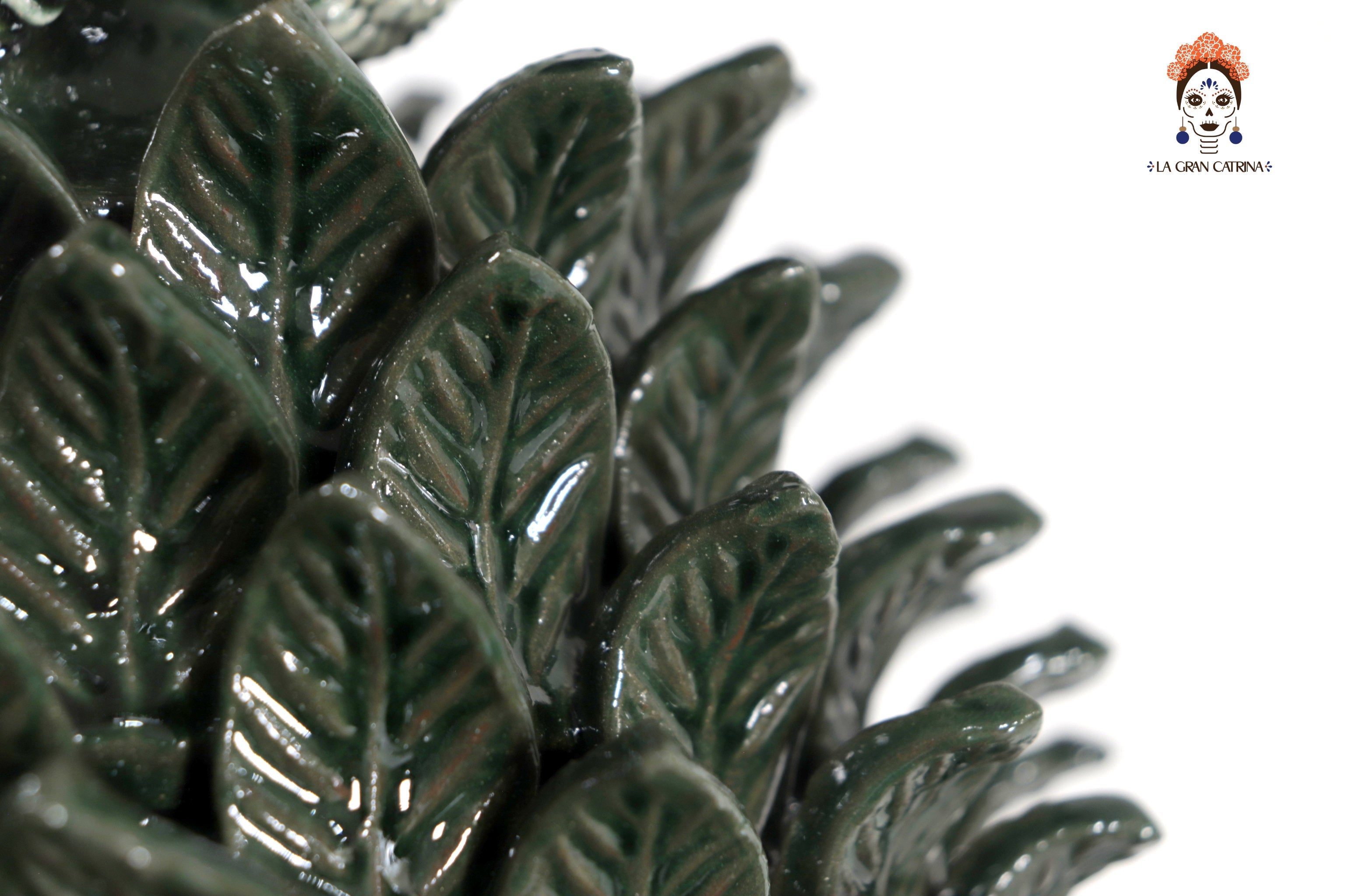 Dark Green Pineapple with Leaves of curved lid - 20 in. Juan Gtz