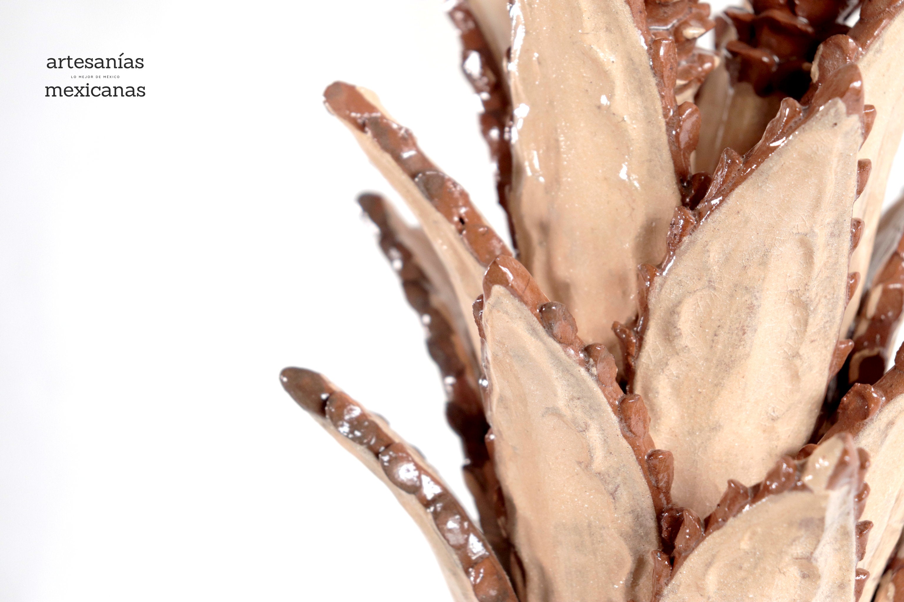 Michoacán Clay Pineapple - Beige with spikes - 19 in. - in. Production Juan Gtz