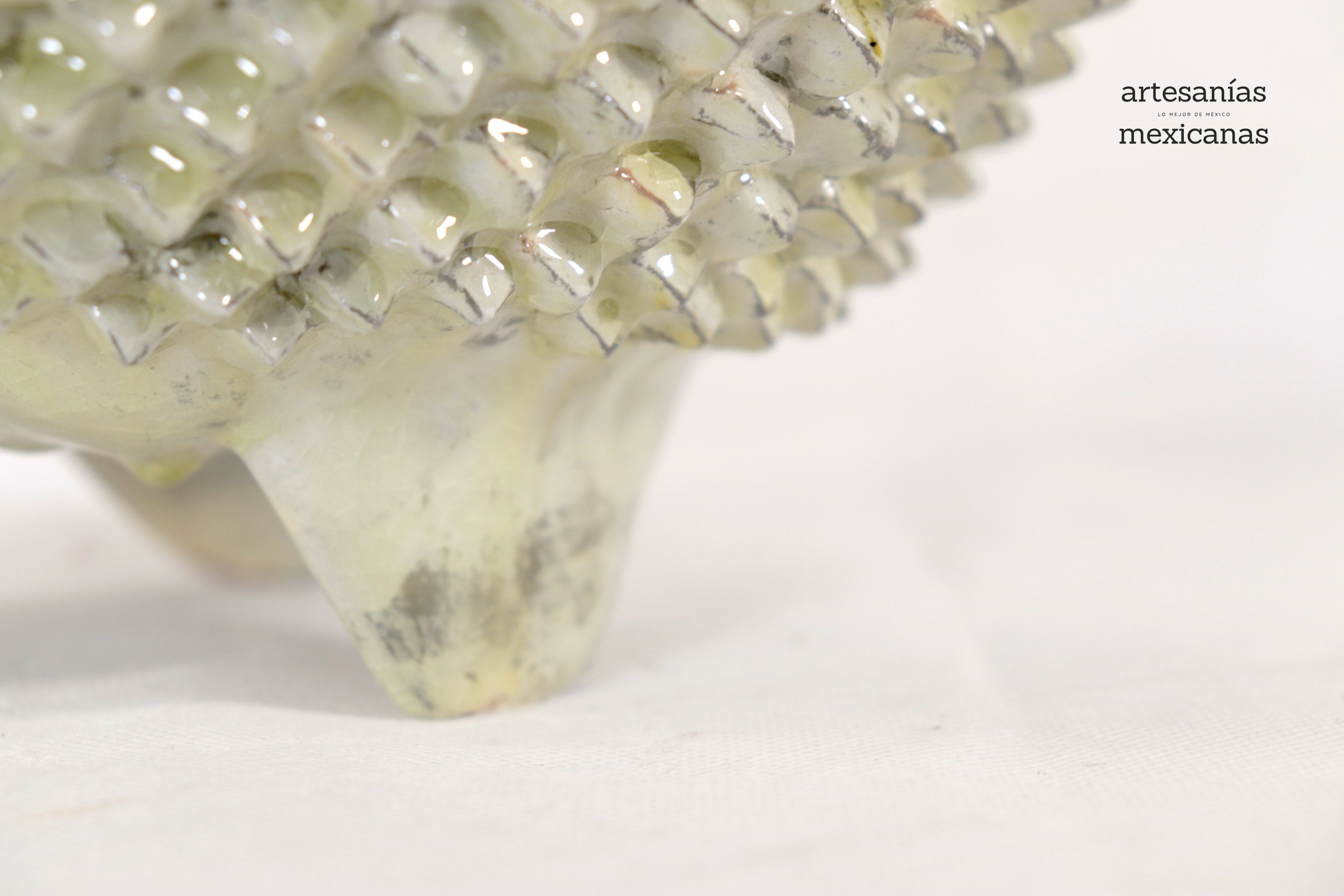 Pineapple of platillo with Spikes beige with Wavy Lid - 16 in. - Made to Order Juan Gtz