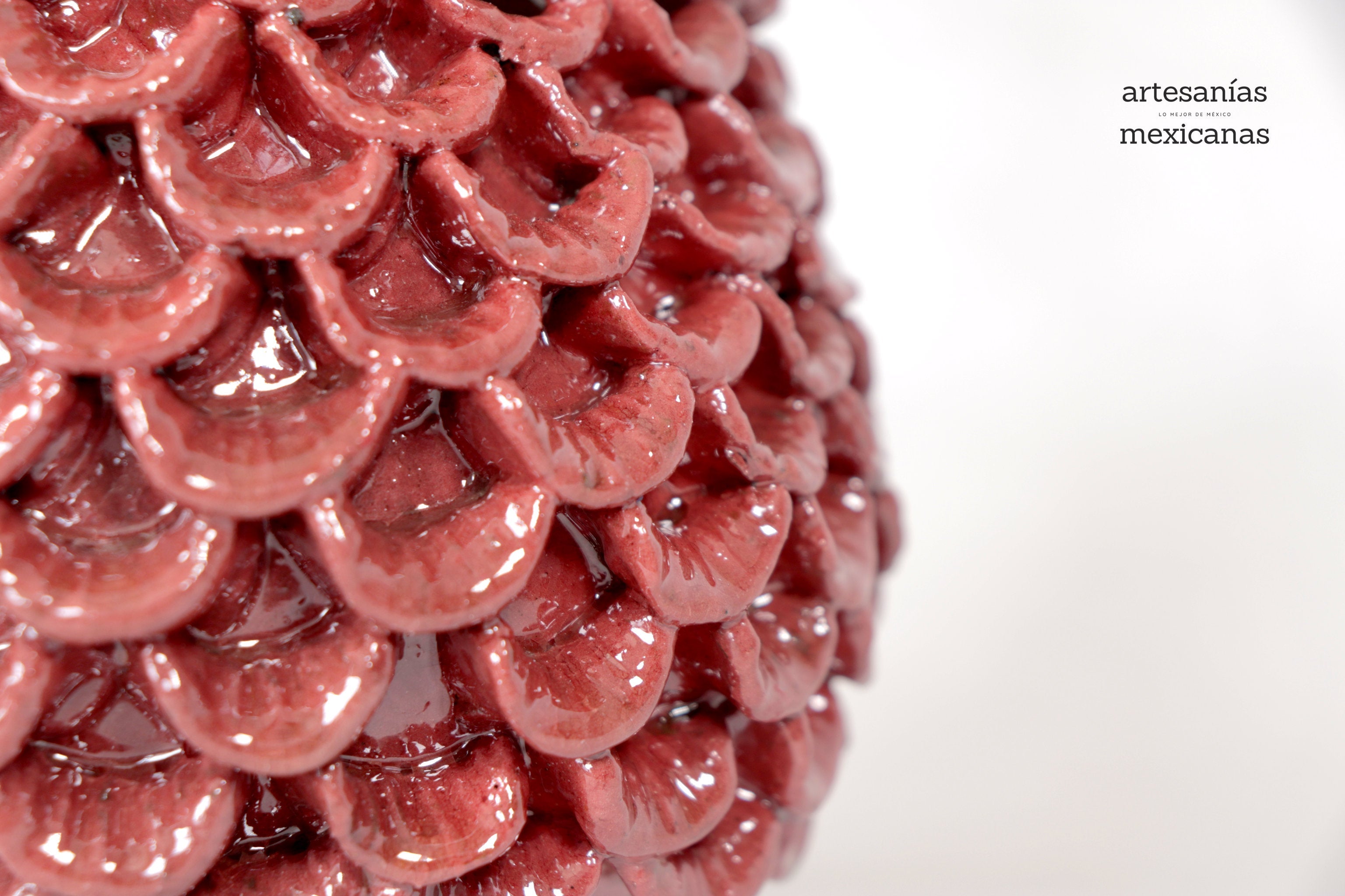 Pineapple with Petals roja Glazed Clay - 11.4 in. Juan Gtz