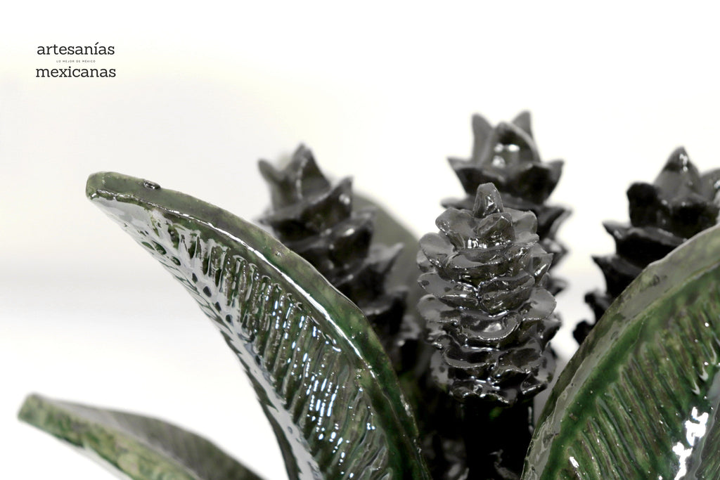 Green Pineapple with Flowers - 35 in. Juan Gtz