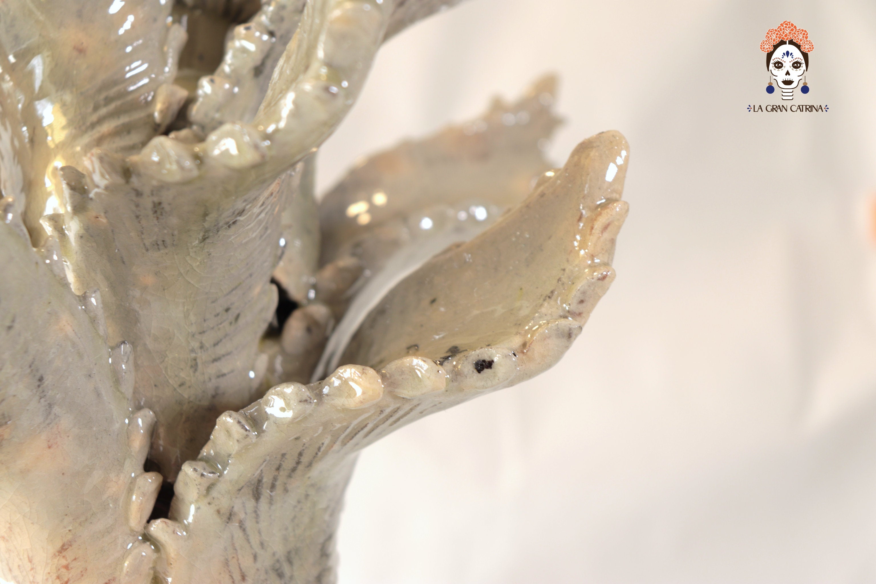 Michoacán Clay Pineapple - Beige Barrel Cactus with Special Lid - 21 in. Juan Gtz