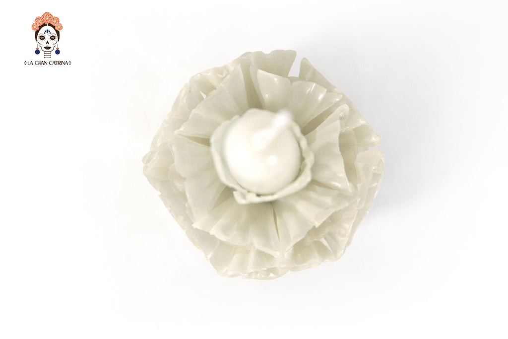 Sculpted Candle - Decorative Flowers White - 11 in. Viviana