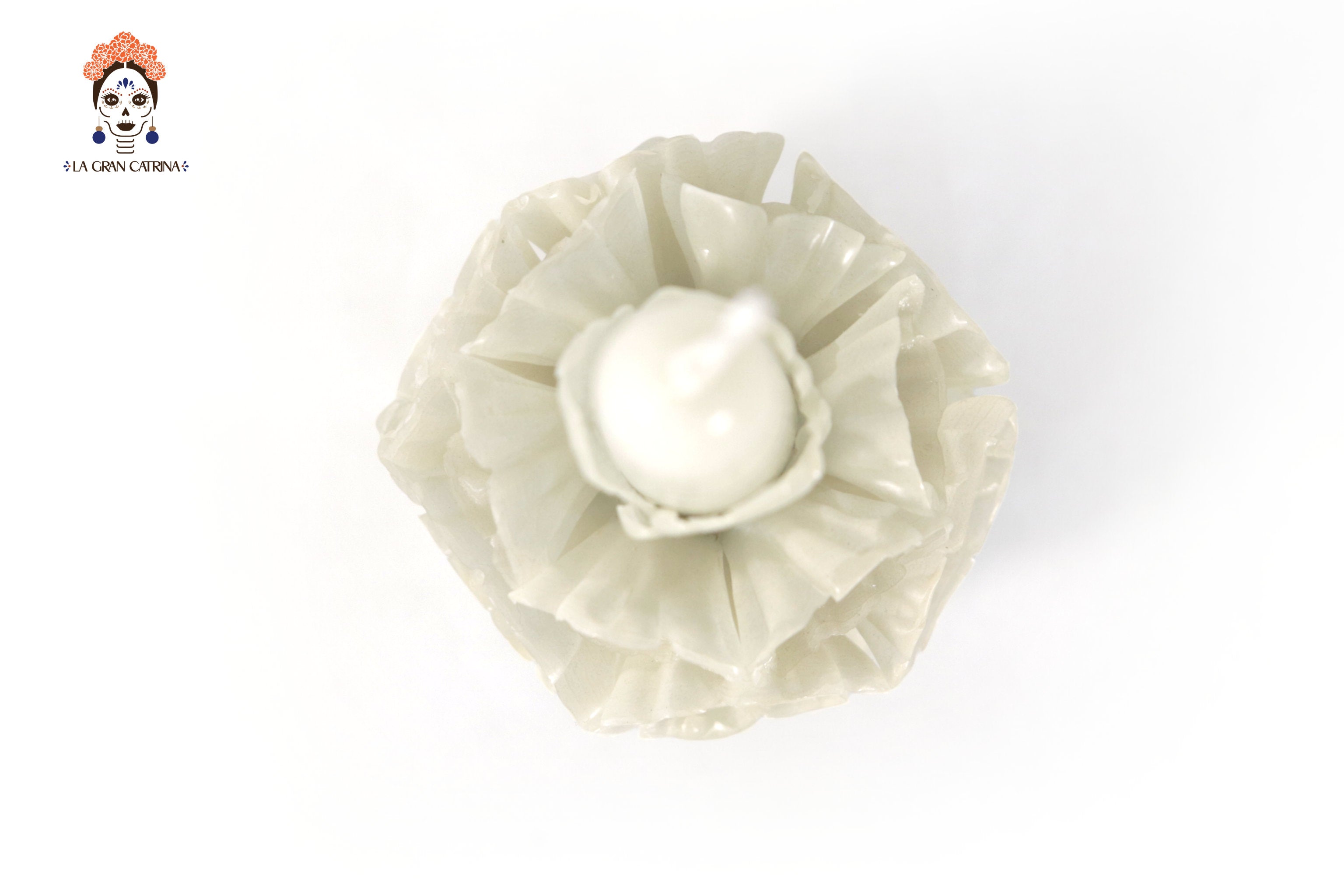 Sculpted Candle - Decorative Flowers White - 11 in. Viviana