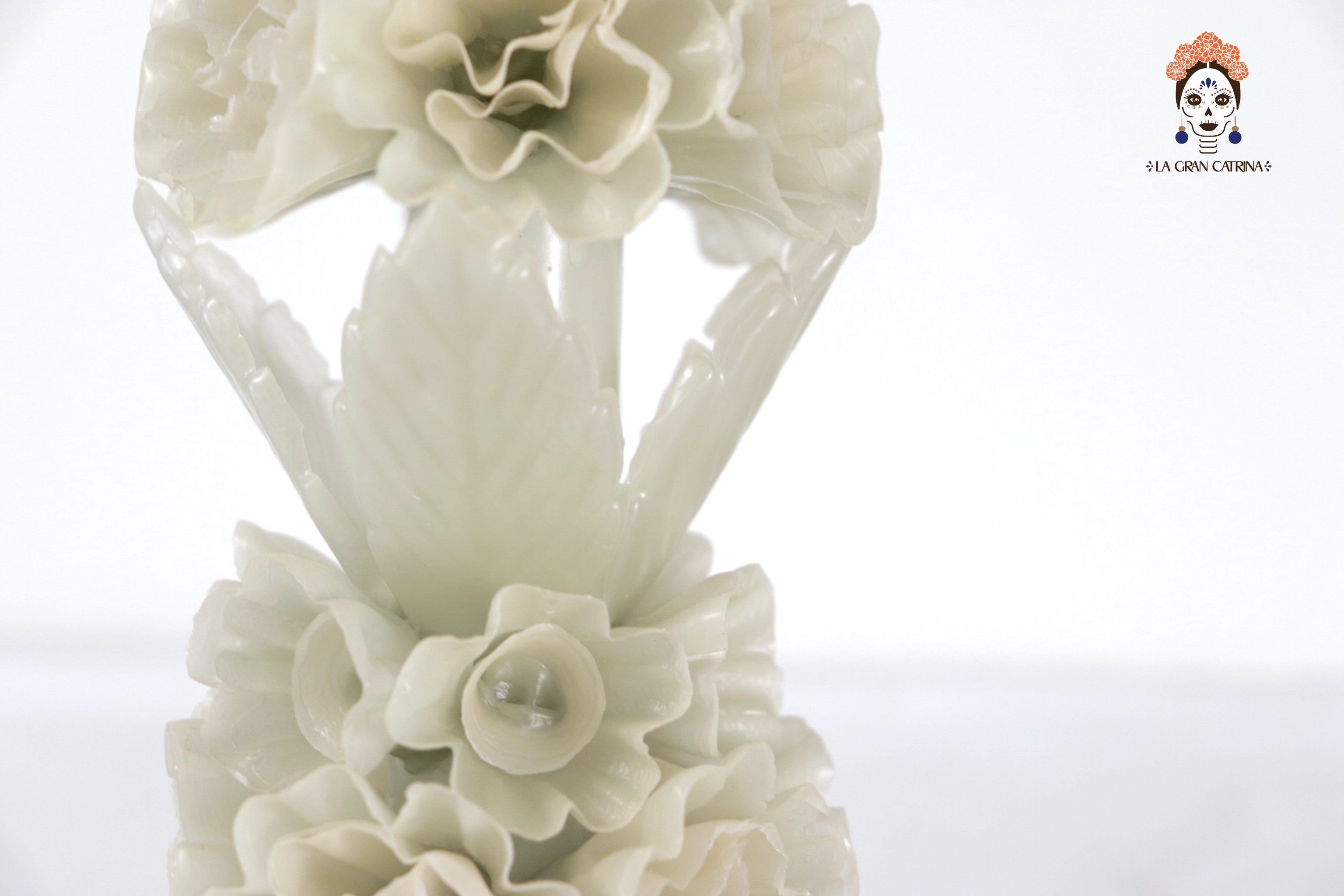 Sculpted Candle - Decorative Flowers White - 11 in. Viviana