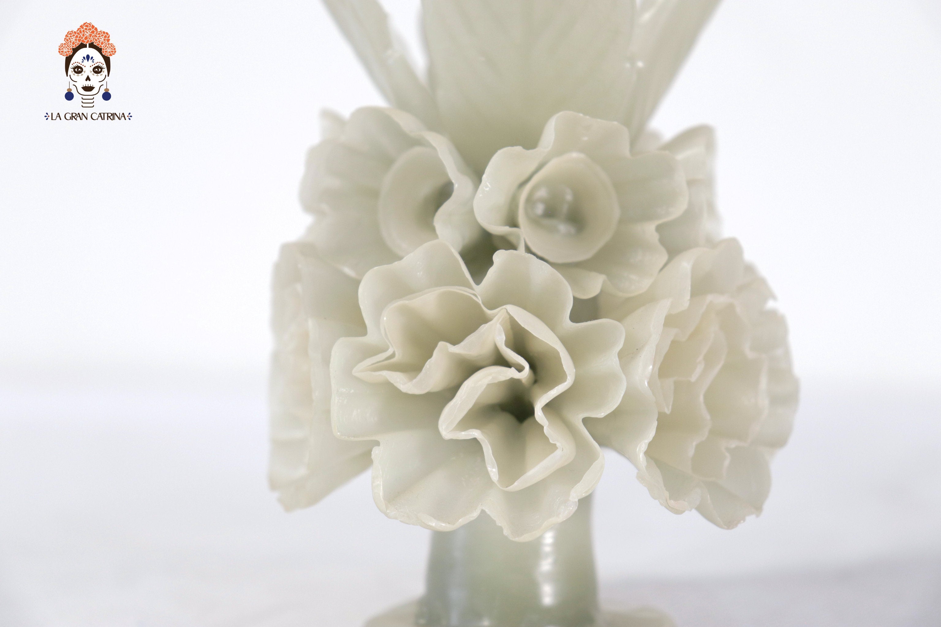 Sculpted Candle - Decorative Flowers White - 11 in. Viviana