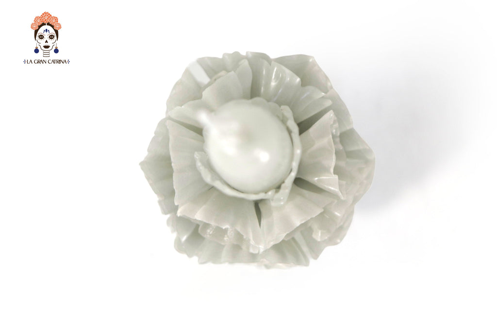 Sculpted Candle - Decorative Flowers White Olive - 11 in. Viviana
