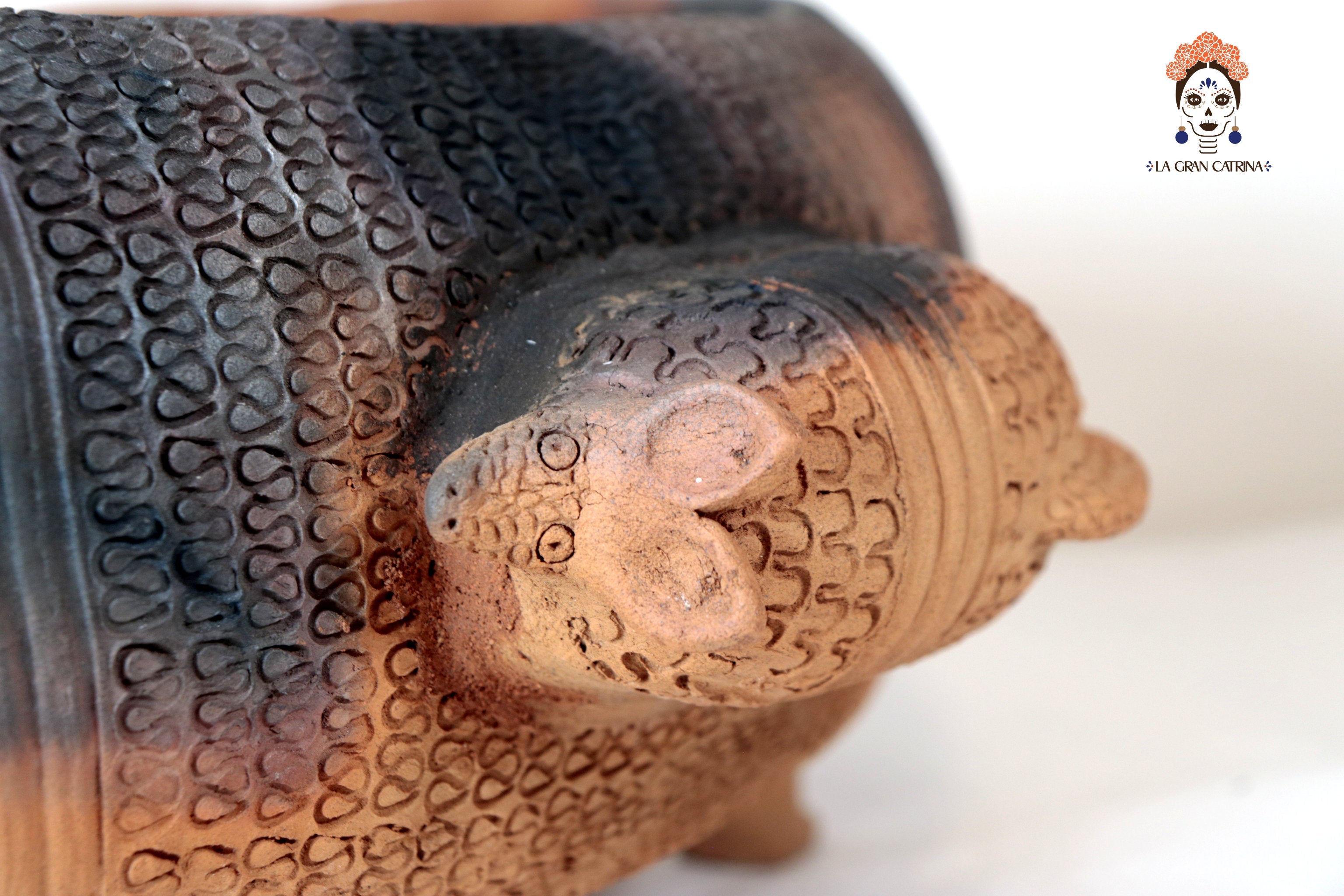 Armadillo of Natural Clay - 24.8 in. Zipiajo