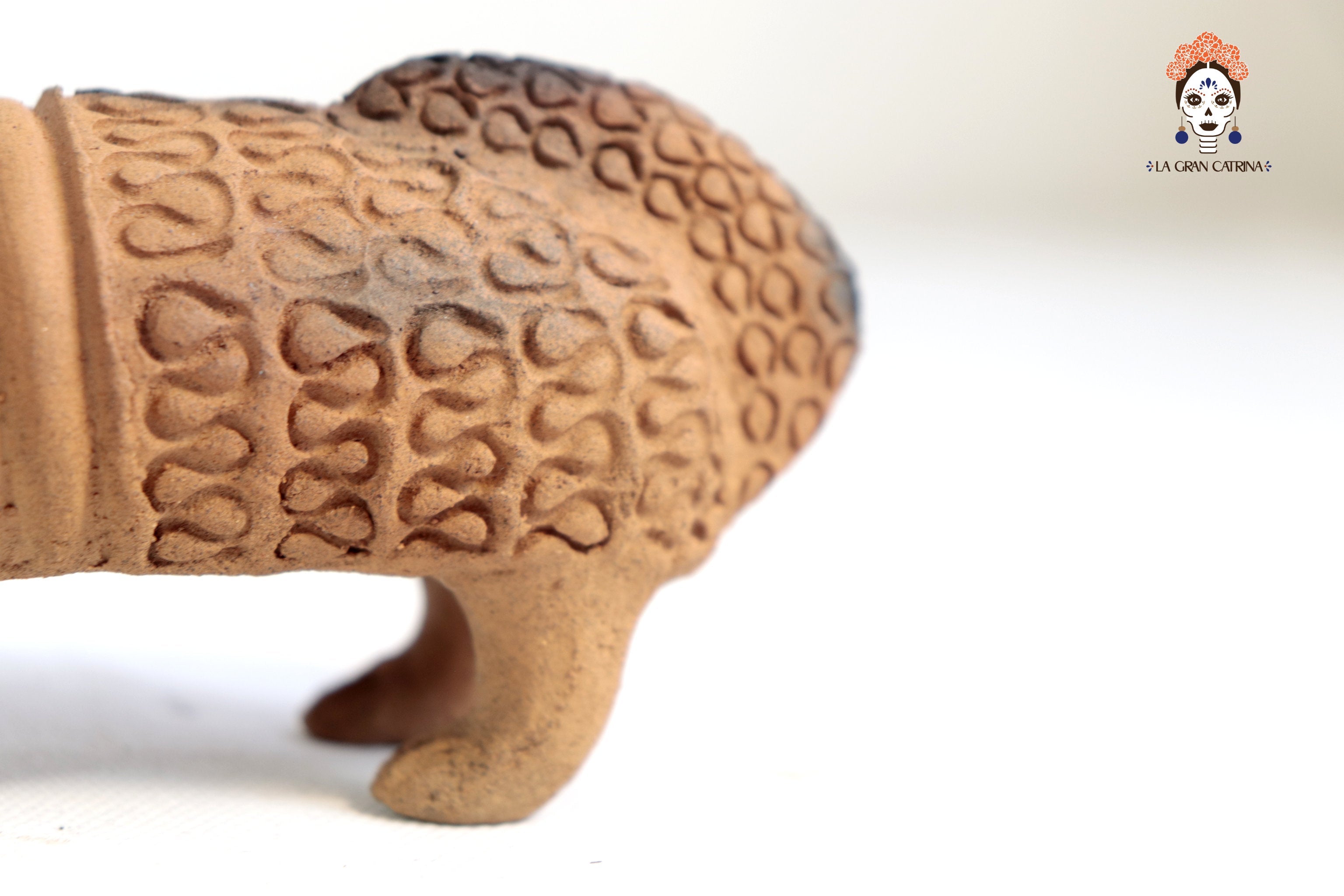 Armadillo with Young of Natural Clay - 11 in. Zipiajo