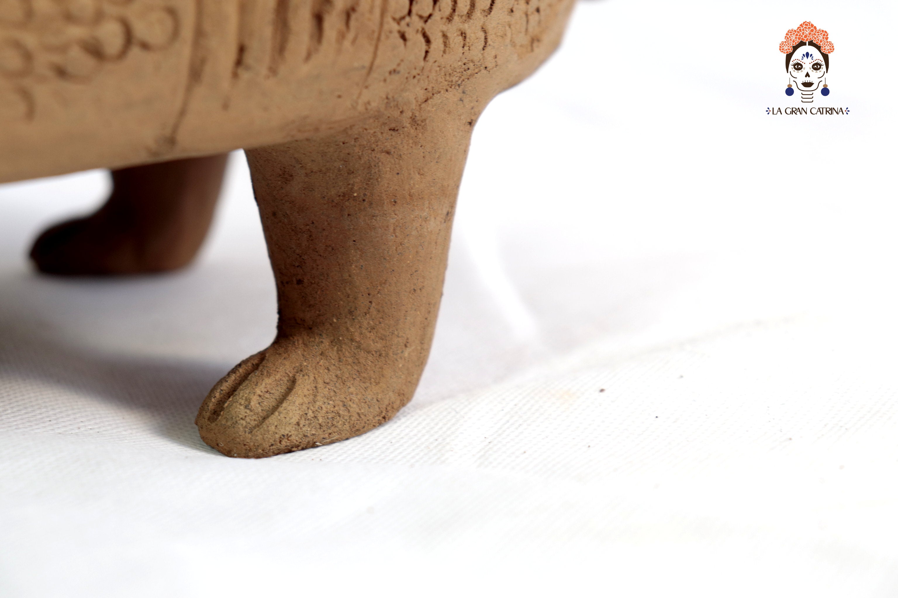 Armadillo with Young of Natural Clay - 11 in. Zipiajo