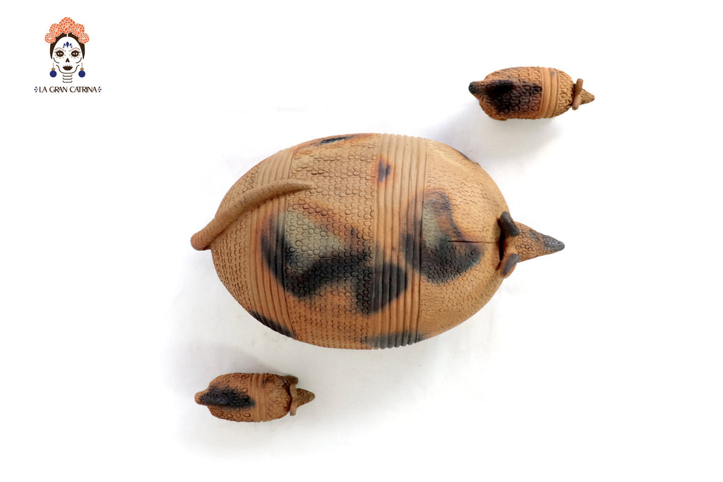 Armadillo with Young of Natural Clay - 11 in. Zipiajo