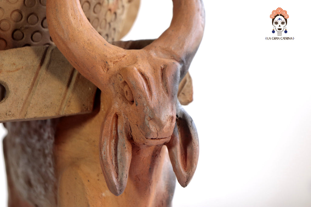 Tower of Bulls of Natural Clay - 37 in. Zipiajo