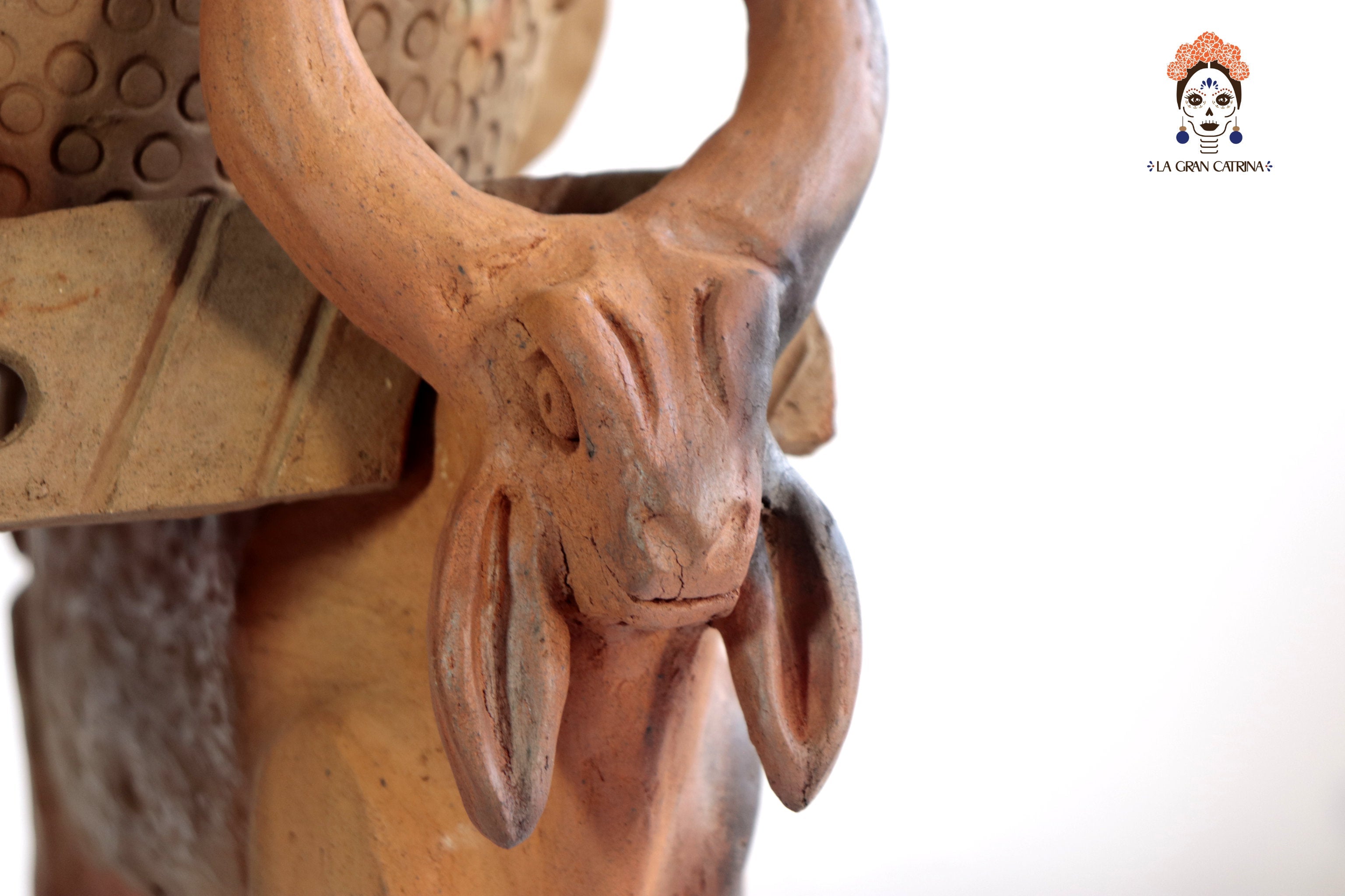 Tower of Bulls of Natural Clay - 37 in. Zipiajo