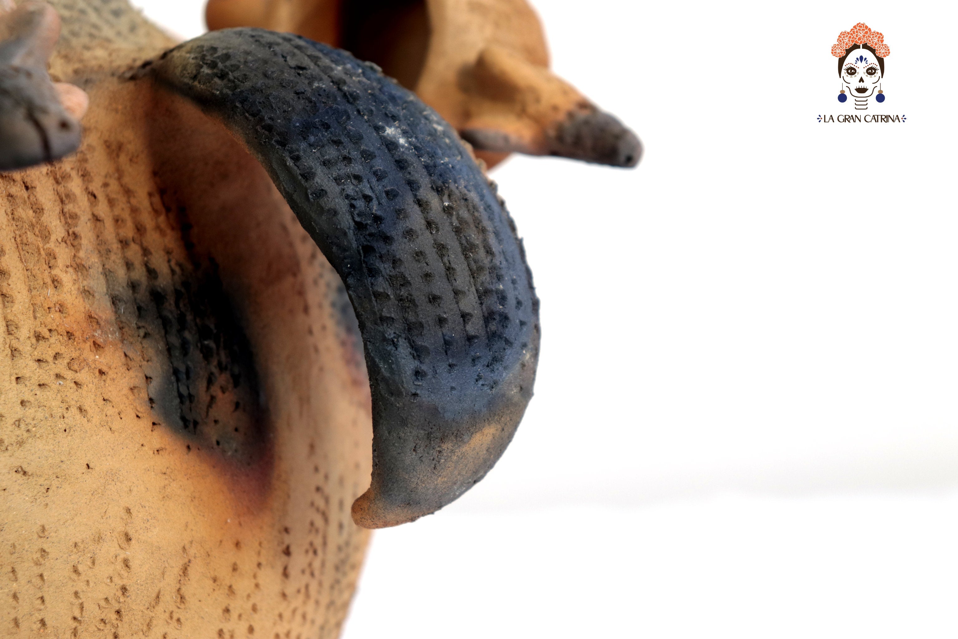 Anteater Punch Bowl of Natural Clay - 14.1 in. Zipiajo