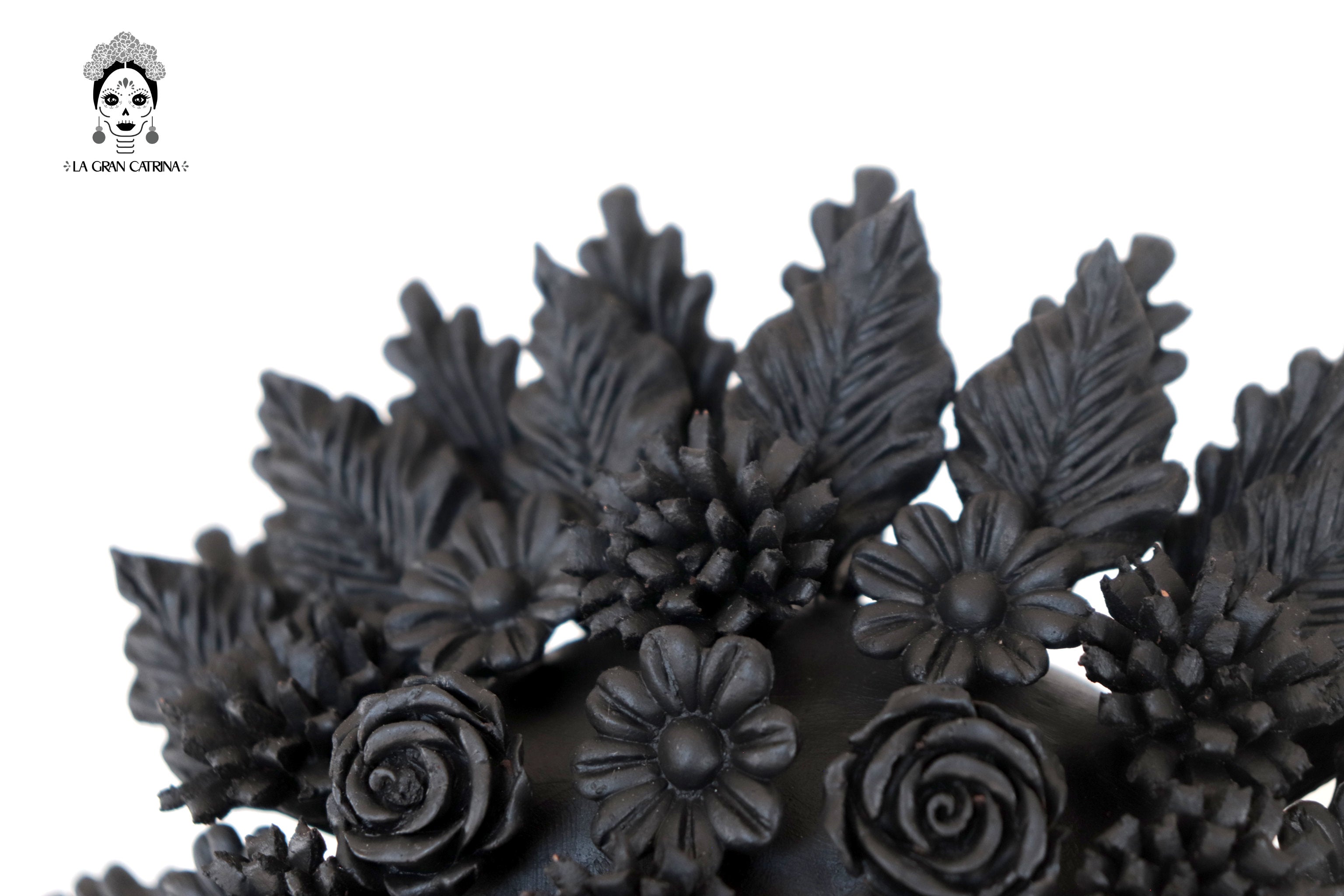 Arch black of skulls and flowers - 16.5 in. Misael Jacobo