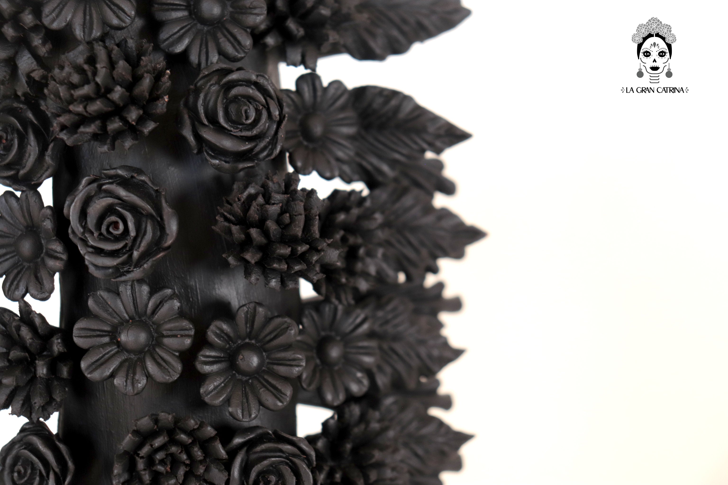 Arch black of skulls and flowers - 16.5 in. Misael Jacobo